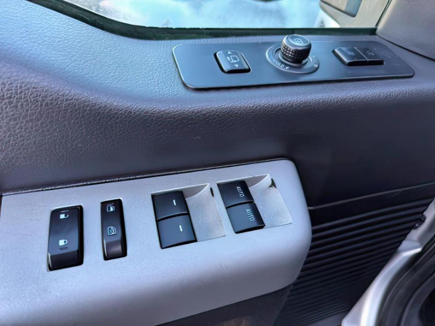 2015 Ingot Silver Metallic /BLACK FORD F350 LARIAT (1FT8W3B65FE) with an 6.2 engine, AUTOMATIC transmission, located at 1235 N Woodruff Ave., Idaho Falls, 83401, (208) 523-1053, 43.507172, -112.000488 - At Timberline Auto, finding a great deal on your next vehicle is always easy! Our experienced sales staff's goal is to help find you the right vehicle at the right price! Our knowledgeable finance department has options for almost any credit score. We offer extended service contract options to prote - Photo#12