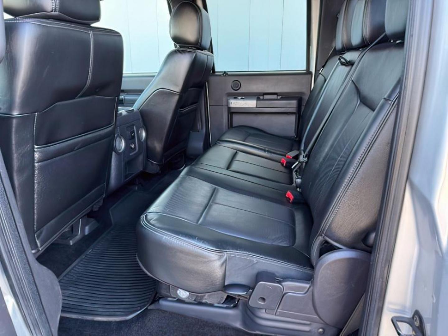 2015 Ingot Silver Metallic /BLACK FORD F350 LARIAT (1FT8W3B65FE) with an 6.2 engine, AUTOMATIC transmission, located at 1235 N Woodruff Ave., Idaho Falls, 83401, (208) 523-1053, 43.507172, -112.000488 - At Timberline Auto, finding a great deal on your next vehicle is always easy! Our experienced sales staff's goal is to help find you the right vehicle at the right price! Our knowledgeable finance department has options for almost any credit score. We offer extended service contract options to prote - Photo#15