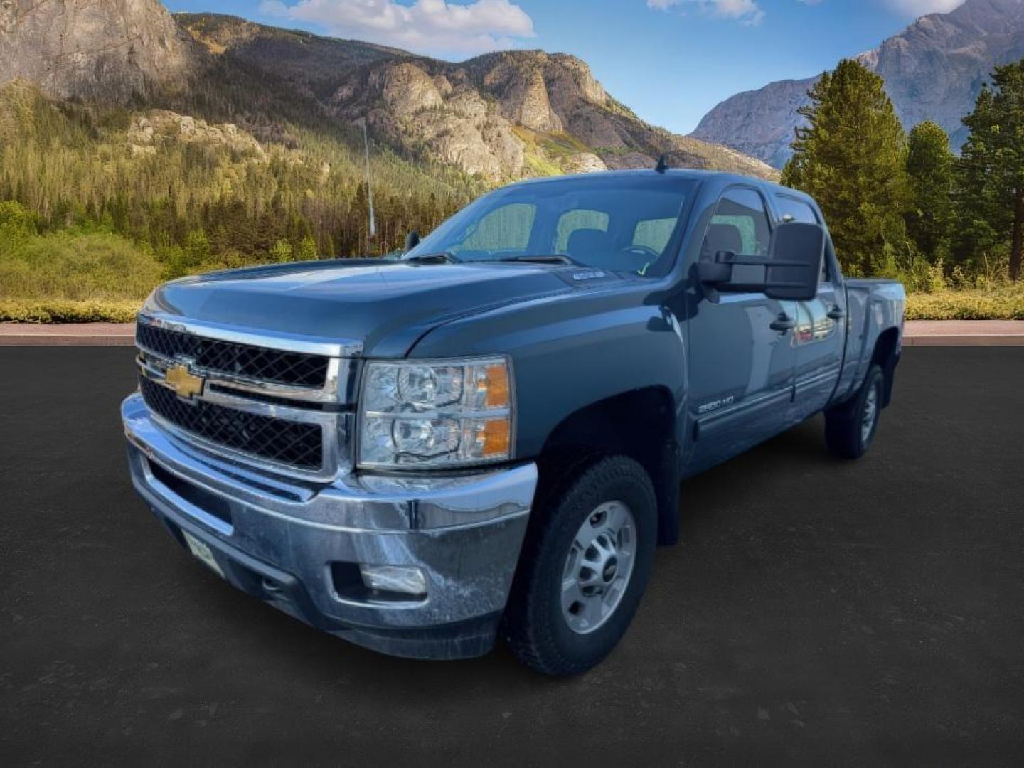 2013 Blue Granite Metallic /BLACK CHEVY 2500 LT (1GC1KXCGXDF) with an 6.0 engine, AUTOMATIC transmission, located at 1235 N Woodruff Ave., Idaho Falls, 83401, (208) 523-1053, 43.507172, -112.000488 - At Timberline Auto, finding a great deal on your next vehicle is always easy! Our experienced sales staff's goal is to help find you the right vehicle at the right price! Our knowledgeable finance department has options for almost any credit score. We offer extended service contract options to prote - Photo#5