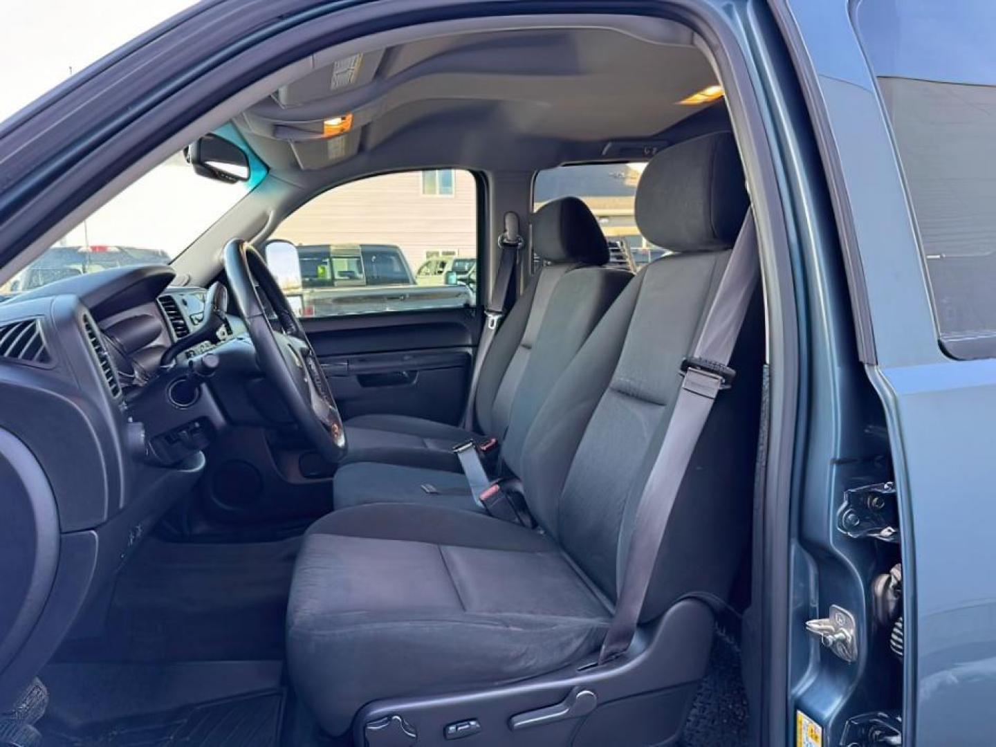 2013 Blue Granite Metallic /BLACK CHEVY 2500 LT (1GC1KXCGXDF) with an 6.0 engine, AUTOMATIC transmission, located at 1235 N Woodruff Ave., Idaho Falls, 83401, (208) 523-1053, 43.507172, -112.000488 - At Timberline Auto, finding a great deal on your next vehicle is always easy! Our experienced sales staff's goal is to help find you the right vehicle at the right price! Our knowledgeable finance department has options for almost any credit score. We offer extended service contract options to prote - Photo#13
