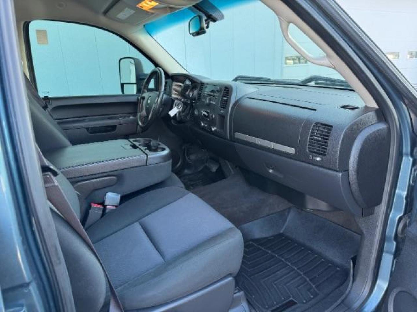 2013 Blue Granite Metallic /BLACK CHEVY 2500 LT (1GC1KXCGXDF) with an 6.0 engine, AUTOMATIC transmission, located at 1235 N Woodruff Ave., Idaho Falls, 83401, (208) 523-1053, 43.507172, -112.000488 - At Timberline Auto, finding a great deal on your next vehicle is always easy! Our experienced sales staff's goal is to help find you the right vehicle at the right price! Our knowledgeable finance department has options for almost any credit score. We offer extended service contract options to prote - Photo#14