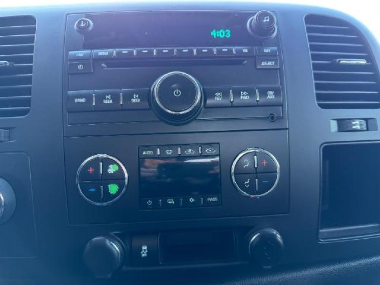 2013 Blue Granite Metallic /BLACK CHEVY 2500 LT (1GC1KXCGXDF) with an 6.0 engine, AUTOMATIC transmission, located at 1235 N Woodruff Ave., Idaho Falls, 83401, (208) 523-1053, 43.507172, -112.000488 - At Timberline Auto, finding a great deal on your next vehicle is always easy! Our experienced sales staff's goal is to help find you the right vehicle at the right price! Our knowledgeable finance department has options for almost any credit score. We offer extended service contract options to prote - Photo#19