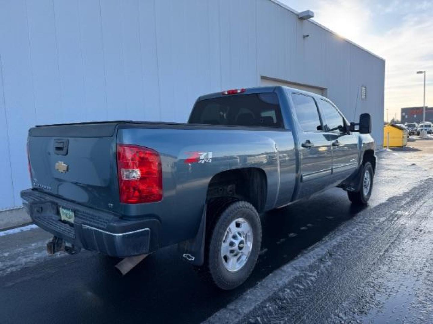 2013 Blue Granite Metallic /BLACK CHEVY 2500 LT (1GC1KXCGXDF) with an 6.0 engine, AUTOMATIC transmission, located at 1235 N Woodruff Ave., Idaho Falls, 83401, (208) 523-1053, 43.507172, -112.000488 - At Timberline Auto, finding a great deal on your next vehicle is always easy! Our experienced sales staff's goal is to help find you the right vehicle at the right price! Our knowledgeable finance department has options for almost any credit score. We offer extended service contract options to prote - Photo#2
