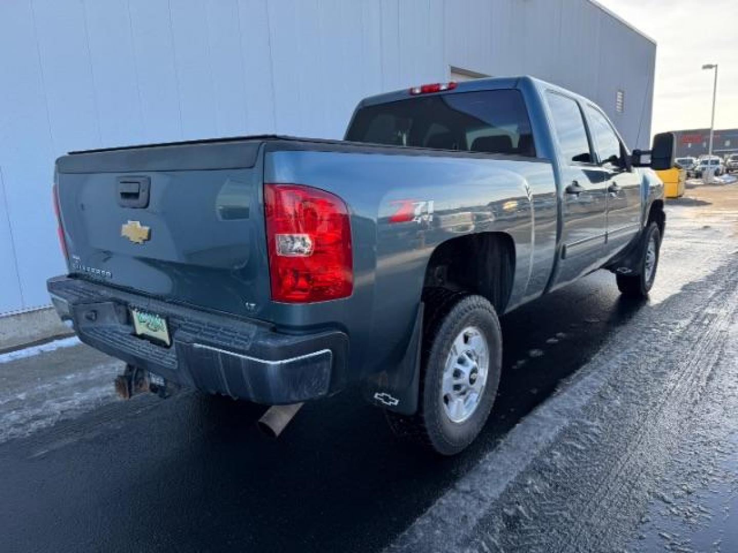 2013 Blue Granite Metallic /BLACK CHEVY 2500 LT (1GC1KXCGXDF) with an 6.0 engine, AUTOMATIC transmission, located at 1235 N Woodruff Ave., Idaho Falls, 83401, (208) 523-1053, 43.507172, -112.000488 - At Timberline Auto, finding a great deal on your next vehicle is always easy! Our experienced sales staff's goal is to help find you the right vehicle at the right price! Our knowledgeable finance department has options for almost any credit score. We offer extended service contract options to prote - Photo#6