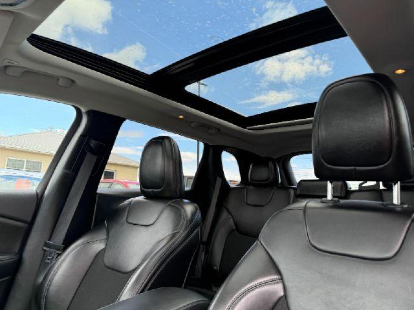 2019 SILVER /BLACK JEEP CHEROKEE LATITUDE (1C4PJMLXXKD) with an 3.2 engine, AUTOMATIC transmission, located at 1235 N Woodruff Ave., Idaho Falls, 83401, (208) 523-1053, 43.507172, -112.000488 - At Timberline Auto, finding a great deal on your next vehicle is always easy! Our experienced sales staff's goal is to help find you the right vehicle at the right price! Our knowledgeable finance department has options for almost any credit score. We offer extended service contract options to prote - Photo#19