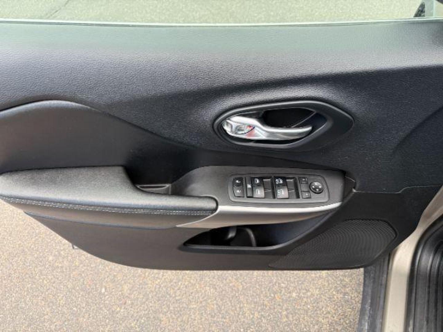 2019 SILVER /BLACK JEEP CHEROKEE LATITUDE (1C4PJMLXXKD) with an 3.2 engine, AUTOMATIC transmission, located at 1235 N Woodruff Ave., Idaho Falls, 83401, (208) 523-1053, 43.507172, -112.000488 - At Timberline Auto, finding a great deal on your next vehicle is always easy! Our experienced sales staff's goal is to help find you the right vehicle at the right price! Our knowledgeable finance department has options for almost any credit score. We offer extended service contract options to prote - Photo#20