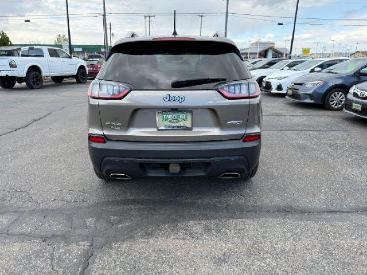 2019 SILVER /BLACK JEEP CHEROKEE LATITUDE (1C4PJMLXXKD) with an 3.2 engine, AUTOMATIC transmission, located at 1235 N Woodruff Ave., Idaho Falls, 83401, (208) 523-1053, 43.507172, -112.000488 - At Timberline Auto, finding a great deal on your next vehicle is always easy! Our experienced sales staff's goal is to help find you the right vehicle at the right price! Our knowledgeable finance department has options for almost any credit score. We offer extended service contract options to prote - Photo#3