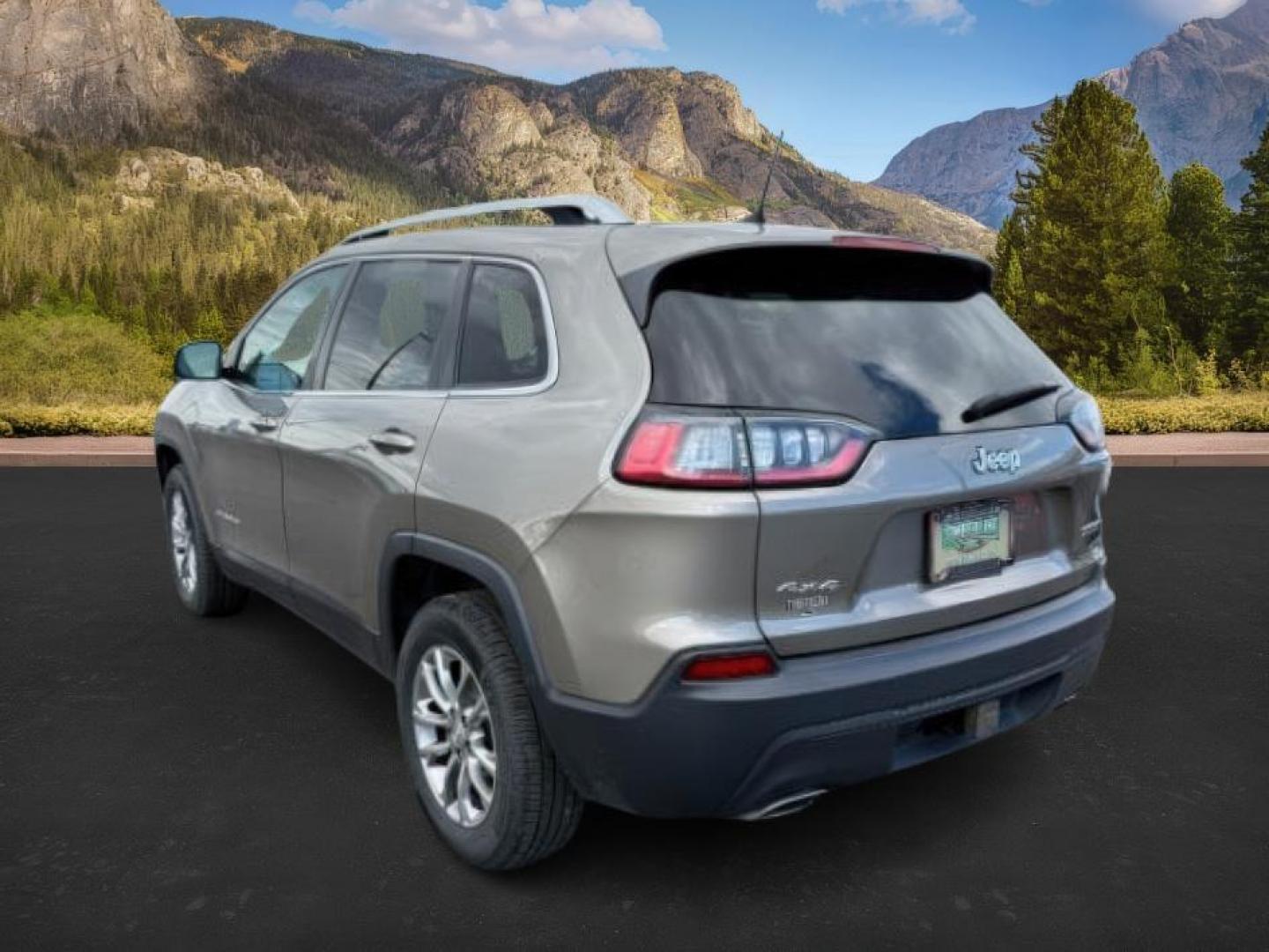 2019 SILVER /BLACK Jeep CHEROKEE (1C4PJMLXXKD) with an 32 engine, Automatic transmission, located at 1175 N Woodruff Ave, Idaho Falls, ID, 83401, 43.506901, -111.999657 - At Timberline Auto, finding a great deal on your next vehicle is always easy! Our experienced sales staff's goal is to help find you the right vehicle at the right price! Our knowledgeable finance department has options for almost any credit score. We offer extended service contract options to prote - Photo#2