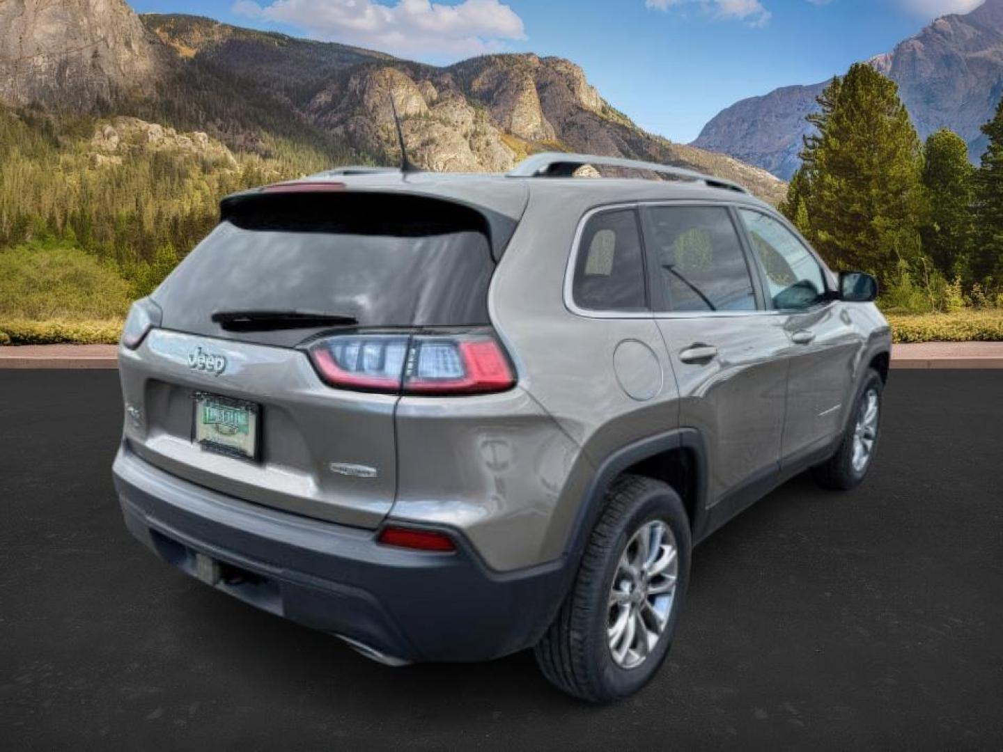 2019 SILVER /BLACK Jeep CHEROKEE (1C4PJMLXXKD) with an 32 engine, Automatic transmission, located at 1175 N Woodruff Ave, Idaho Falls, ID, 83401, 43.506901, -111.999657 - At Timberline Auto, finding a great deal on your next vehicle is always easy! Our experienced sales staff's goal is to help find you the right vehicle at the right price! Our knowledgeable finance department has options for almost any credit score. We offer extended service contract options to prote - Photo#7
