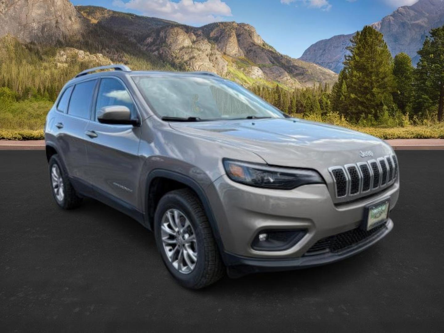 2019 SILVER /BLACK Jeep CHEROKEE (1C4PJMLXXKD) with an 32 engine, Automatic transmission, located at 1175 N Woodruff Ave, Idaho Falls, ID, 83401, 43.506901, -111.999657 - At Timberline Auto, finding a great deal on your next vehicle is always easy! Our experienced sales staff's goal is to help find you the right vehicle at the right price! Our knowledgeable finance department has options for almost any credit score. We offer extended service contract options to prote - Photo#9