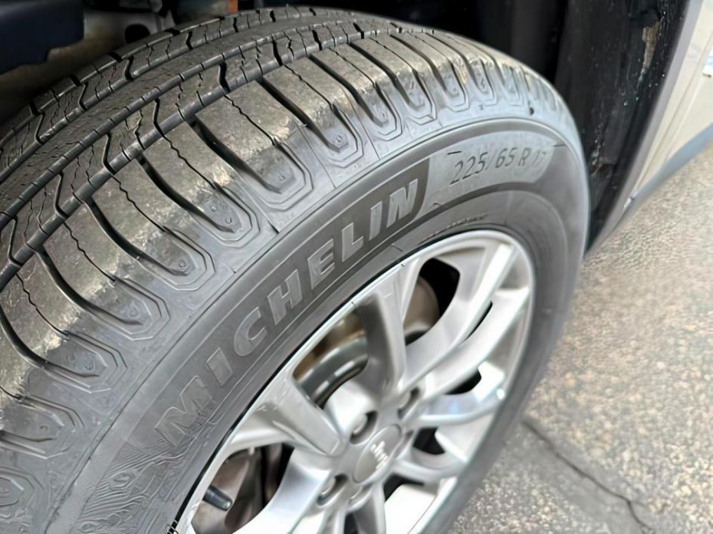 2019 SILVER /BLACK Jeep CHEROKEE (1C4PJMLXXKD) with an 32 engine, Automatic transmission, located at 1175 N Woodruff Ave, Idaho Falls, ID, 83401, 43.506901, -111.999657 - At Timberline Auto, finding a great deal on your next vehicle is always easy! Our experienced sales staff's goal is to help find you the right vehicle at the right price! Our knowledgeable finance department has options for almost any credit score. We offer extended service contract options to prote - Photo#11