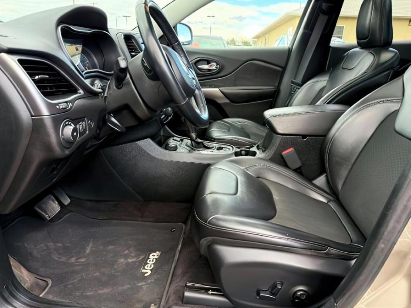 2019 SILVER /BLACK Jeep CHEROKEE (1C4PJMLXXKD) with an 32 engine, Automatic transmission, located at 1175 N Woodruff Ave, Idaho Falls, ID, 83401, 43.506901, -111.999657 - At Timberline Auto, finding a great deal on your next vehicle is always easy! Our experienced sales staff's goal is to help find you the right vehicle at the right price! Our knowledgeable finance department has options for almost any credit score. We offer extended service contract options to prote - Photo#12