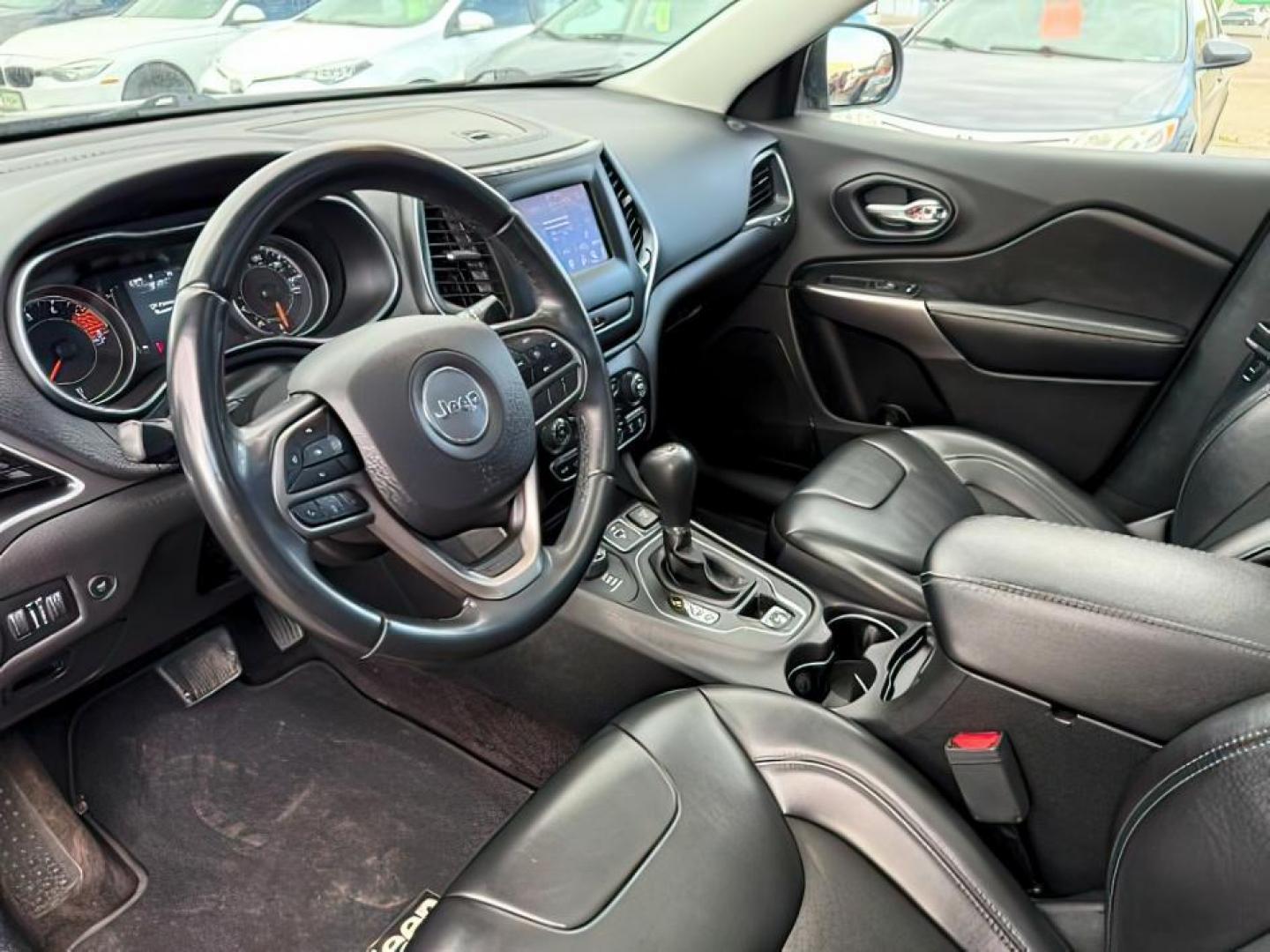 2019 SILVER /BLACK Jeep CHEROKEE (1C4PJMLXXKD) with an 32 engine, Automatic transmission, located at 1175 N Woodruff Ave, Idaho Falls, ID, 83401, 43.506901, -111.999657 - At Timberline Auto, finding a great deal on your next vehicle is always easy! Our experienced sales staff's goal is to help find you the right vehicle at the right price! Our knowledgeable finance department has options for almost any credit score. We offer extended service contract options to prote - Photo#13