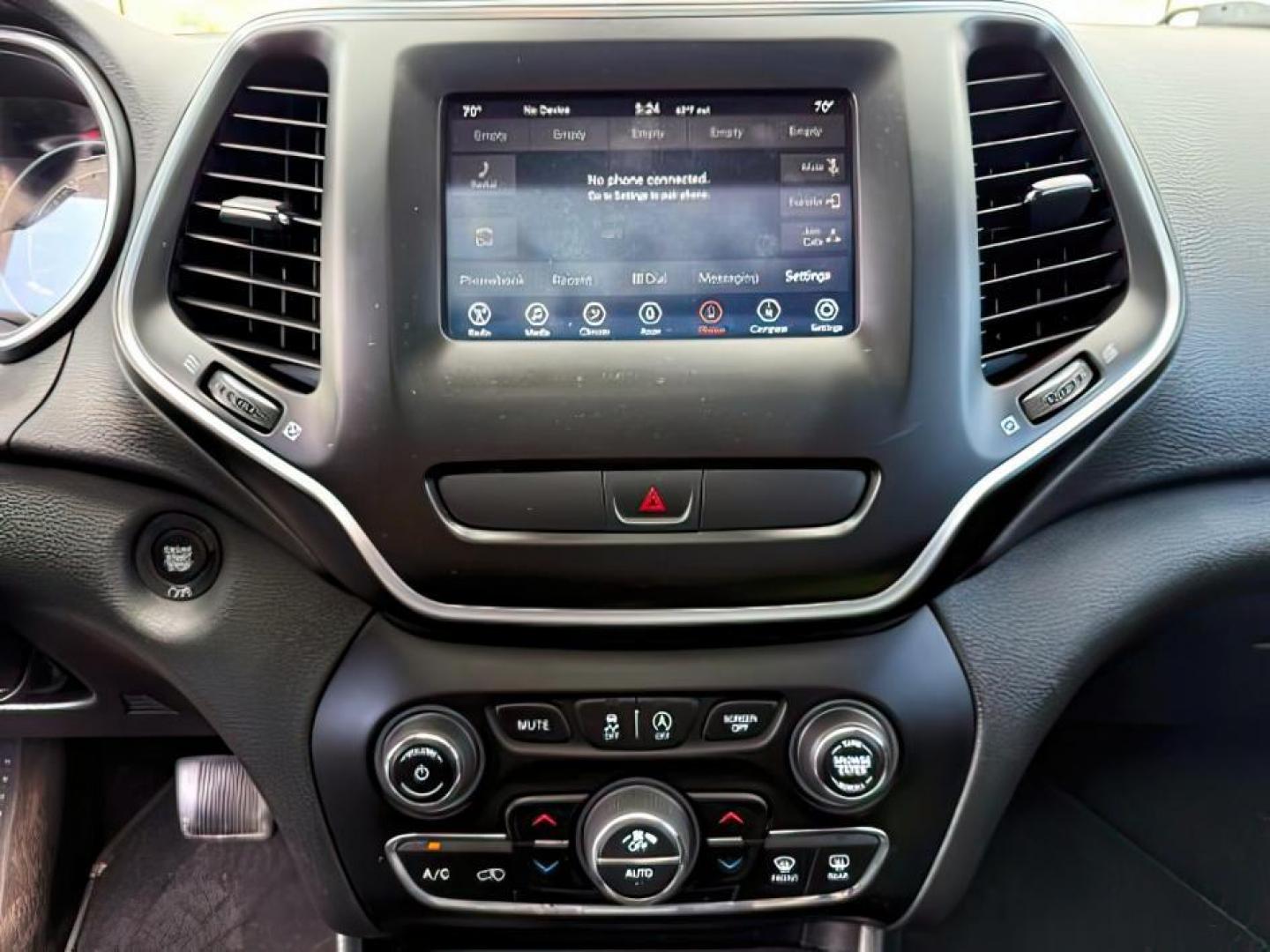 2019 SILVER /BLACK Jeep CHEROKEE (1C4PJMLXXKD) with an 32 engine, Automatic transmission, located at 1175 N Woodruff Ave, Idaho Falls, ID, 83401, 43.506901, -111.999657 - At Timberline Auto, finding a great deal on your next vehicle is always easy! Our experienced sales staff's goal is to help find you the right vehicle at the right price! Our knowledgeable finance department has options for almost any credit score. We offer extended service contract options to prote - Photo#15