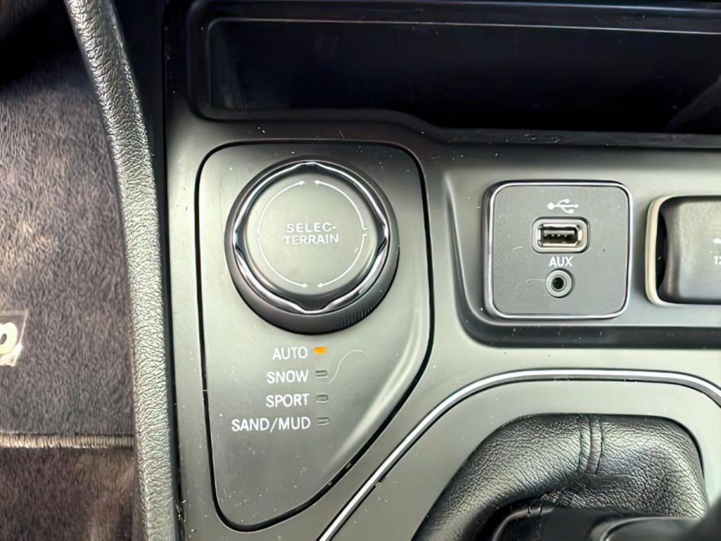 2019 SILVER /BLACK Jeep CHEROKEE (1C4PJMLXXKD) with an 32 engine, Automatic transmission, located at 1175 N Woodruff Ave, Idaho Falls, ID, 83401, 43.506901, -111.999657 - At Timberline Auto, finding a great deal on your next vehicle is always easy! Our experienced sales staff's goal is to help find you the right vehicle at the right price! Our knowledgeable finance department has options for almost any credit score. We offer extended service contract options to prote - Photo#18
