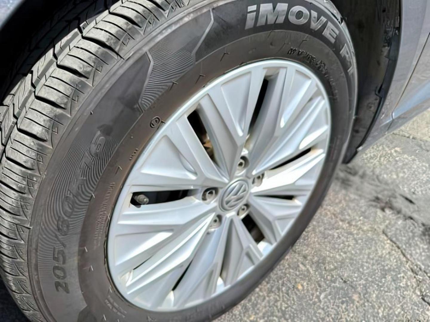 2019 Platinum Gray Metallic /Titan Black Volkswagen Jetta (3VWN57BU8KM) with an 14L I-4 gasoline direct injection engine, located at 1175 N Woodruff Ave, Idaho Falls, ID, 83401, 43.506901, -111.999657 - At Timberline Auto, finding a great deal on your next vehicle is always easy! Our experienced sales staff's goal is to help find you the right vehicle at the right price! Our knowledgeable finance department has options for almost any credit score. We offer extended service contract options to prote - Photo#8