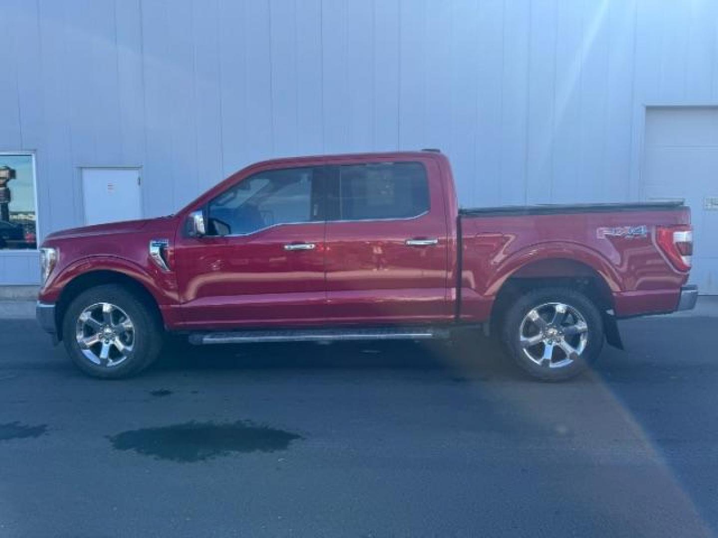 2021 RED /Black FORD F150 LARIAT (1FTFW1E8XMK) with an 5L V-8 port/direct injection engine, AUTOMATIC transmission, located at 1235 N Woodruff Ave., Idaho Falls, 83401, (208) 523-1053, 43.507172, -112.000488 - At Timberline Auto, finding a great deal on your next vehicle is always easy! Our experienced sales staff's goal is to help find you the right vehicle at the right price! Our knowledgeable finance department has options for almost any credit score. We offer extended service contract options to prote - Photo#1