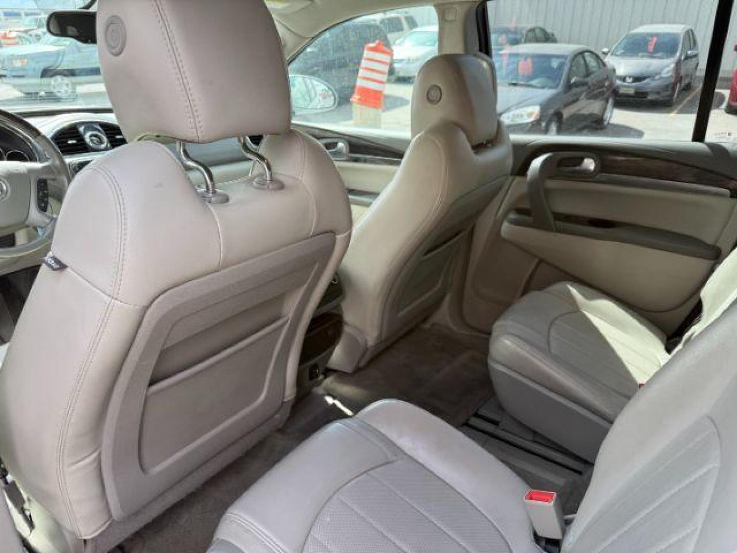 2017 Sparkling Silver Metallic /Light Titanium w/Dark Titanium Accents BUICK ENCLAVE Leather (5GAKVBKD7HJ) with an 3.6L V-6 gasoline direct injection engine, AUTOMATIC transmission, located at 1235 N Woodruff Ave., Idaho Falls, 83401, (208) 523-1053, 43.507172, -112.000488 - At Timberline Auto, finding a great deal on your next vehicle is always easy! Our experienced sales staff's goal is to help find you the right vehicle at the right price! Our knowledgeable finance department has options for almost any credit score. We offer extended service contract options to prote - Photo#19