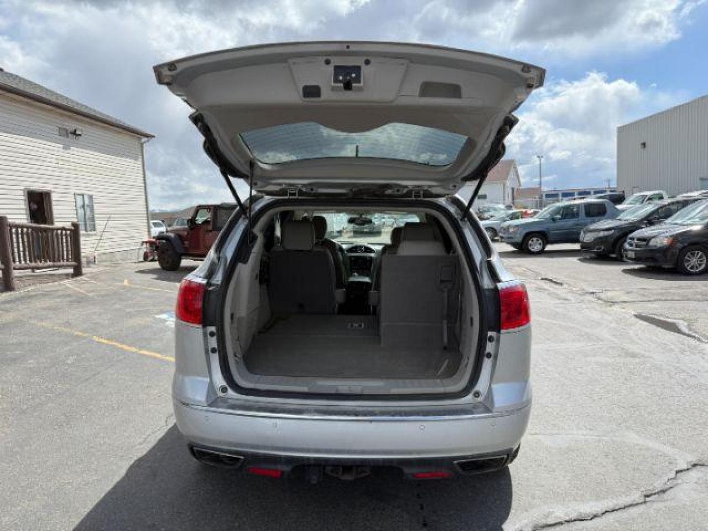2017 Sparkling Silver Metallic /Light Titanium w/Dark Titanium Accents BUICK ENCLAVE Leather (5GAKVBKD7HJ) with an 3.6L V-6 gasoline direct injection engine, AUTOMATIC transmission, located at 1235 N Woodruff Ave., Idaho Falls, 83401, (208) 523-1053, 43.507172, -112.000488 - At Timberline Auto, finding a great deal on your next vehicle is always easy! Our experienced sales staff's goal is to help find you the right vehicle at the right price! Our knowledgeable finance department has options for almost any credit score. We offer extended service contract options to prote - Photo#4