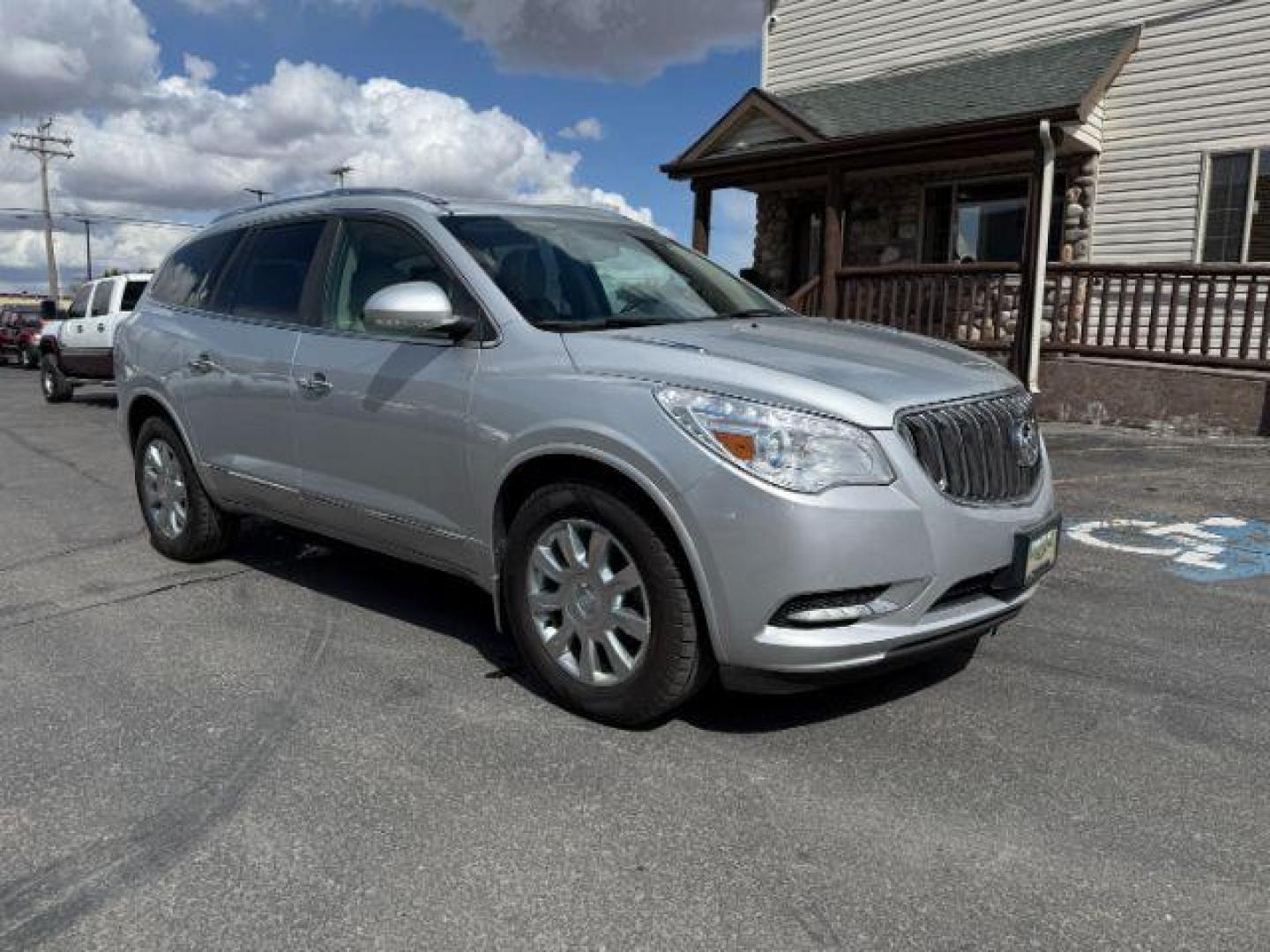 2017 Sparkling Silver Metallic /Light Titanium w/Dark Titanium Accents BUICK ENCLAVE Leather (5GAKVBKD7HJ) with an 3.6L V-6 gasoline direct injection engine, AUTOMATIC transmission, located at 1235 N Woodruff Ave., Idaho Falls, 83401, (208) 523-1053, 43.507172, -112.000488 - At Timberline Auto, finding a great deal on your next vehicle is always easy! Our experienced sales staff's goal is to help find you the right vehicle at the right price! Our knowledgeable finance department has options for almost any credit score. We offer extended service contract options to prote - Photo#6