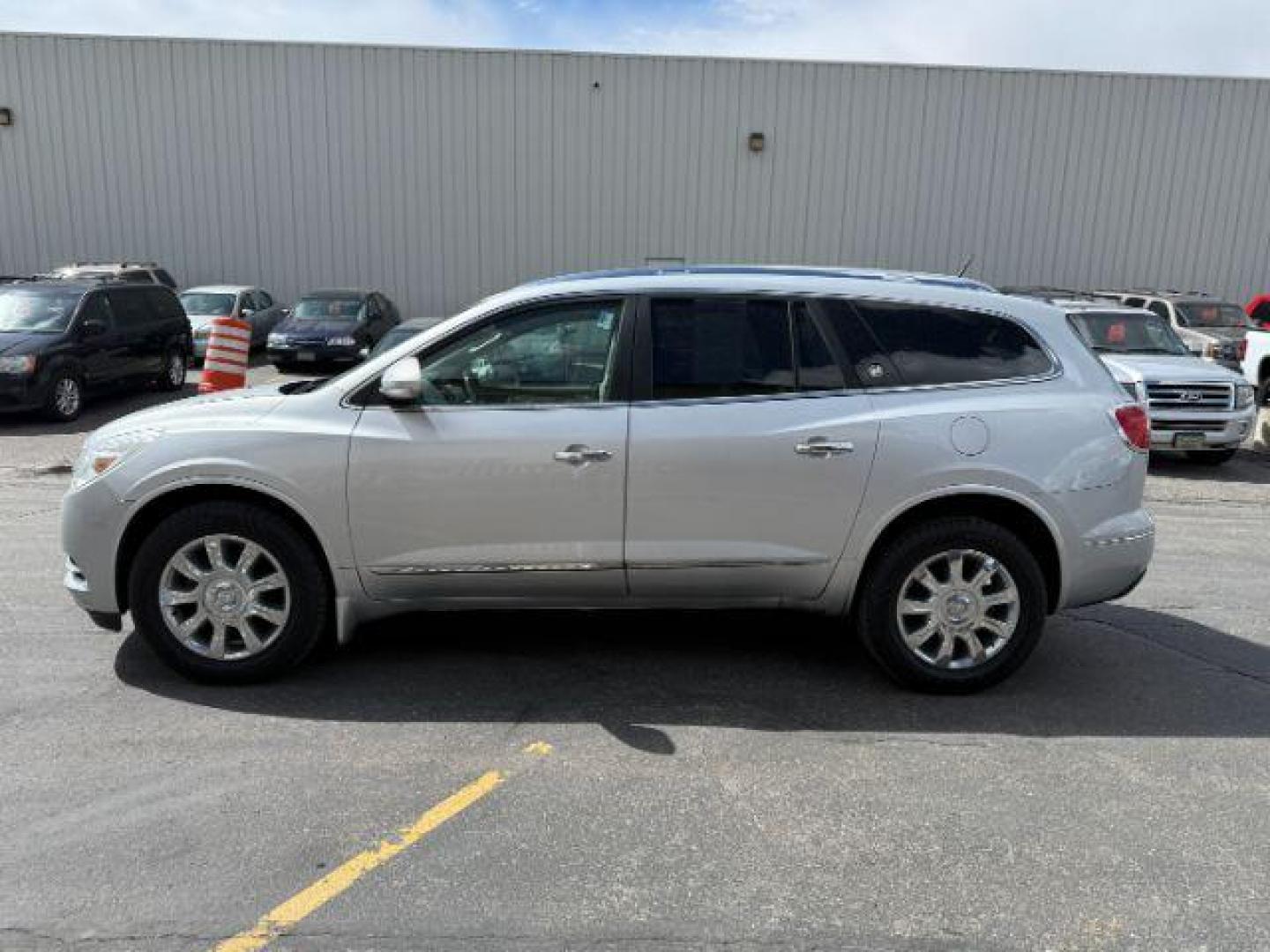 2017 Sparkling Silver Metallic /Light Titanium w/Dark Titanium Accents BUICK ENCLAVE Leather (5GAKVBKD7HJ) with an 3.6L V-6 gasoline direct injection engine, AUTOMATIC transmission, located at 1235 N Woodruff Ave., Idaho Falls, 83401, (208) 523-1053, 43.507172, -112.000488 - At Timberline Auto, finding a great deal on your next vehicle is always easy! Our experienced sales staff's goal is to help find you the right vehicle at the right price! Our knowledgeable finance department has options for almost any credit score. We offer extended service contract options to prote - Photo#1