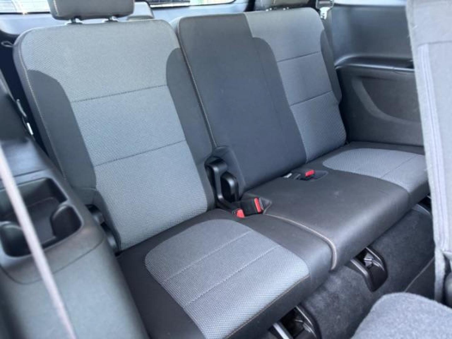 2019 GRAY /CLOTH CHEVY TRAVERSE LT (1GNEVGKW5KJ) with an 3.6 engine, AUTOMATIC transmission, located at 1235 N Woodruff Ave., Idaho Falls, 83401, (208) 523-1053, 43.507172, -112.000488 - Photo#19