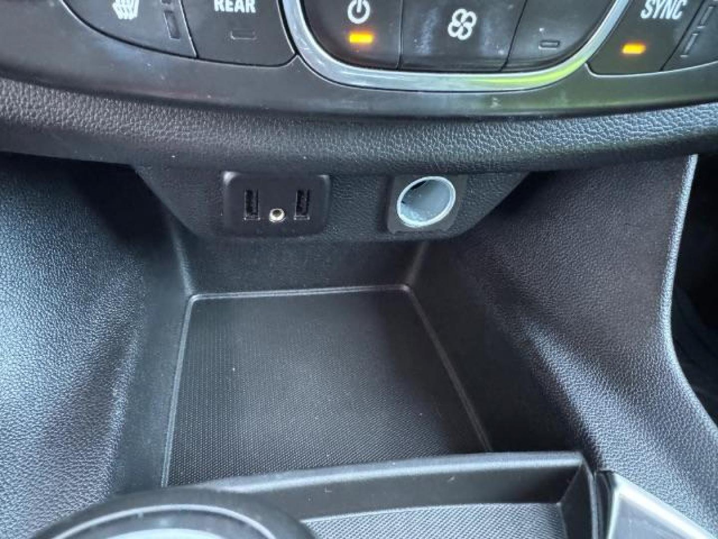 2019 GRAY /CLOTH CHEVY TRAVERSE LT (1GNEVGKW5KJ) with an 3.6 engine, AUTOMATIC transmission, located at 1235 N Woodruff Ave., Idaho Falls, 83401, (208) 523-1053, 43.507172, -112.000488 - Photo#12