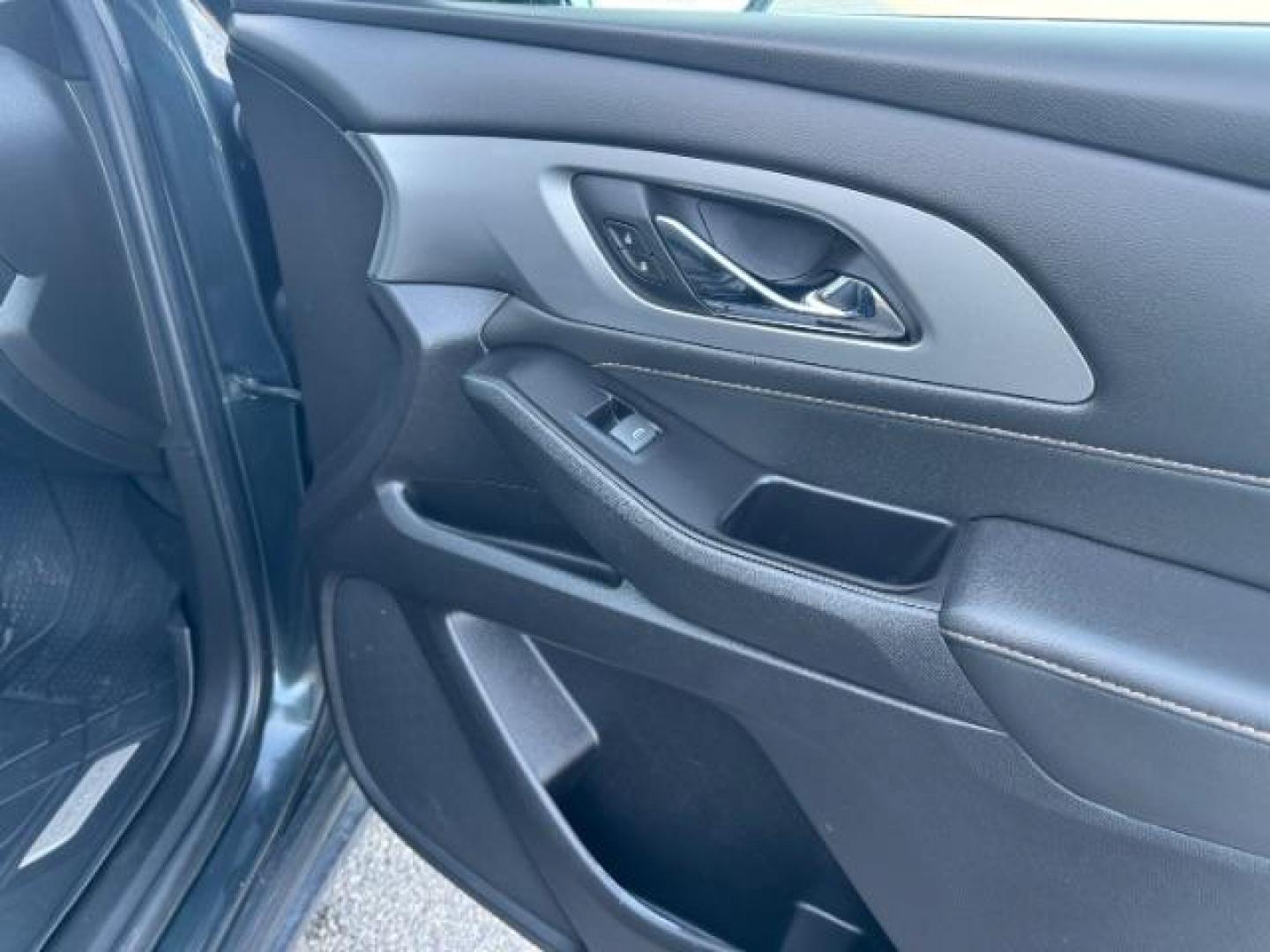 2019 GRAY /CLOTH CHEVY TRAVERSE LT (1GNEVGKW5KJ) with an 3.6 engine, AUTOMATIC transmission, located at 1235 N Woodruff Ave., Idaho Falls, 83401, (208) 523-1053, 43.507172, -112.000488 - Photo#17