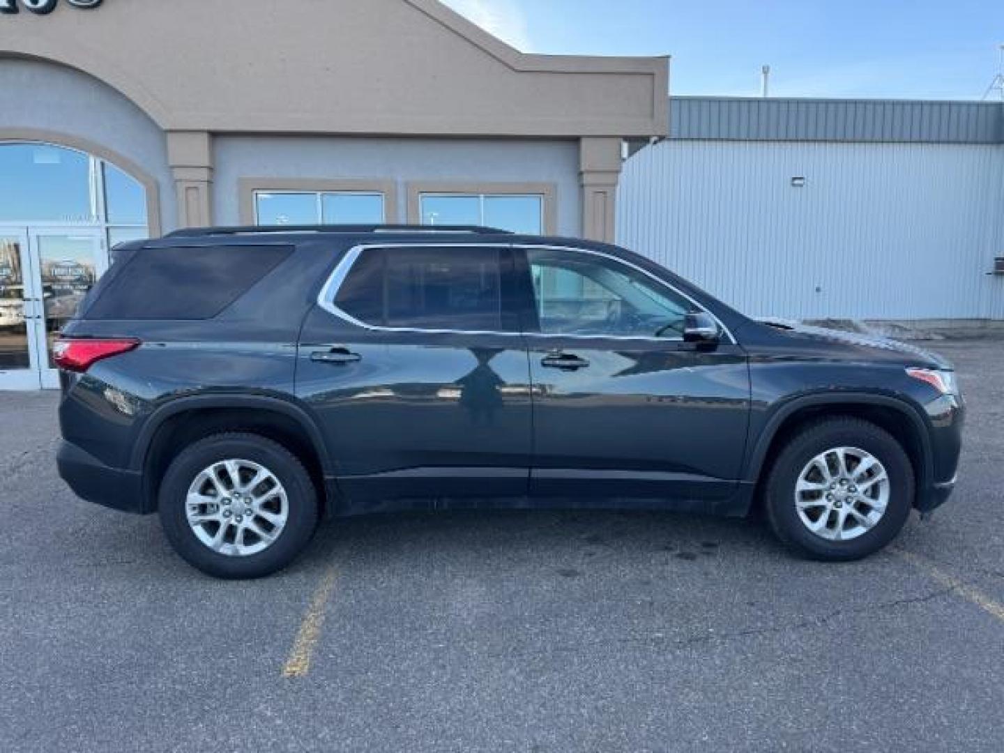 2019 GRAY /CLOTH CHEVY TRAVERSE LT (1GNEVGKW5KJ) with an 3.6 engine, AUTOMATIC transmission, located at 1235 N Woodruff Ave., Idaho Falls, 83401, (208) 523-1053, 43.507172, -112.000488 - Photo#5