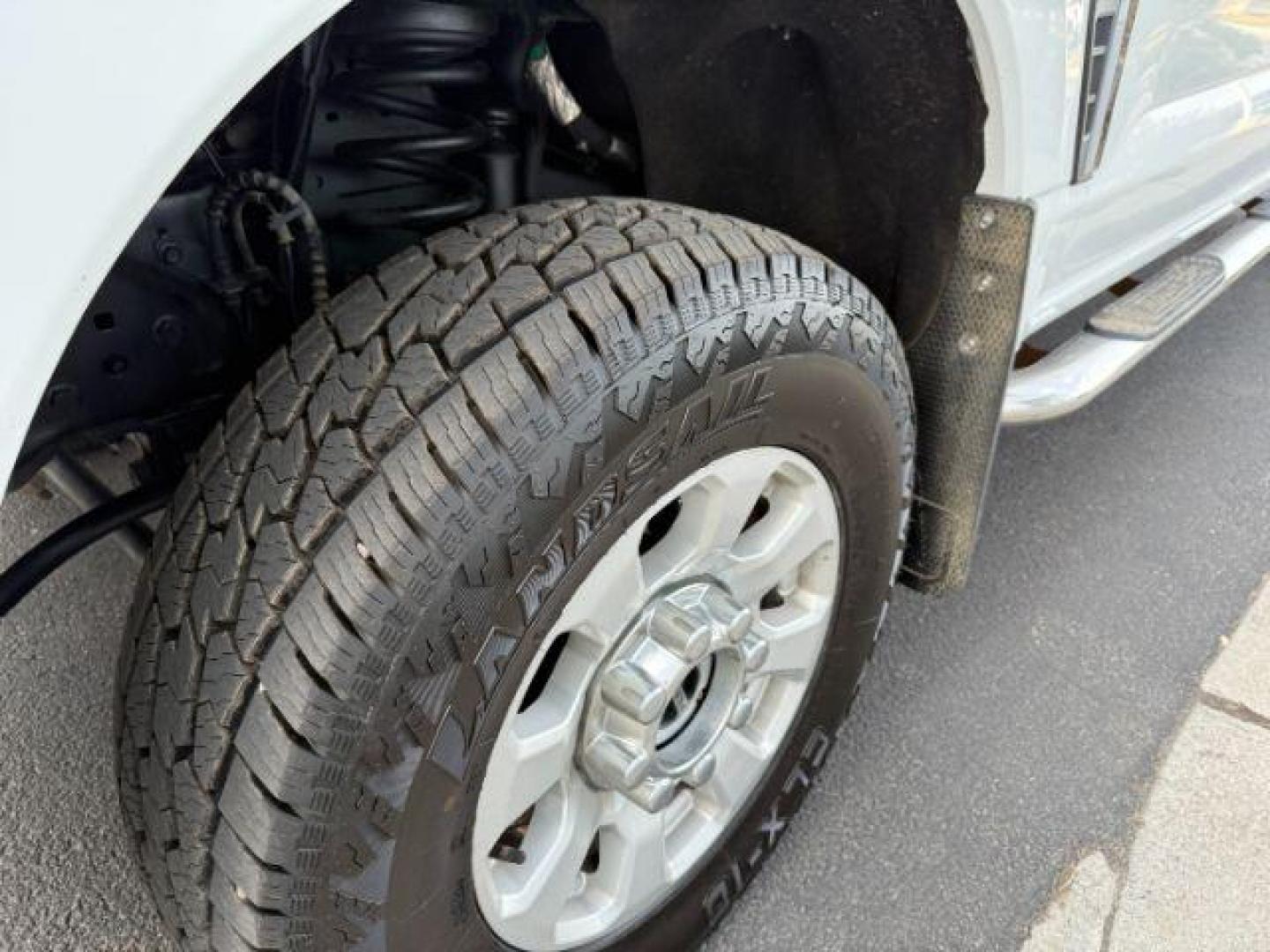 2023 Oxford White /Medium Dark Slate FORD F350 XLT (1FT8W3BN9PE) with an 7.3L V-8 DEVCT variable valve control engine, AUTOMATIC transmission, located at 1235 N Woodruff Ave., Idaho Falls, 83401, (208) 523-1053, 43.507172, -112.000488 - At Timberline Auto, finding a great deal on your next vehicle is always easy! Our experienced sales staff's goal is to help find you the right vehicle at the right price! Our knowledgeable finance department has options for almost any credit score. We offer extended service contract options to prote - Photo#10