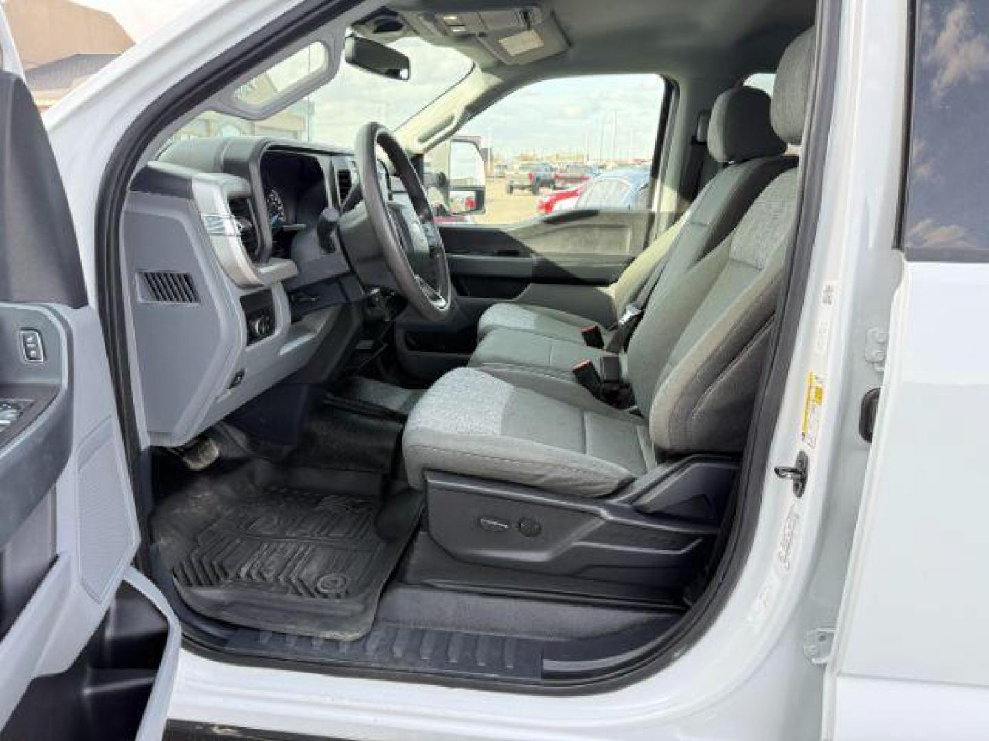 2023 Oxford White /Medium Dark Slate FORD F350 XLT (1FT8W3BN9PE) with an 7.3L V-8 DEVCT variable valve control engine, AUTOMATIC transmission, located at 1235 N Woodruff Ave., Idaho Falls, 83401, (208) 523-1053, 43.507172, -112.000488 - At Timberline Auto, finding a great deal on your next vehicle is always easy! Our experienced sales staff's goal is to help find you the right vehicle at the right price! Our knowledgeable finance department has options for almost any credit score. We offer extended service contract options to prote - Photo#11