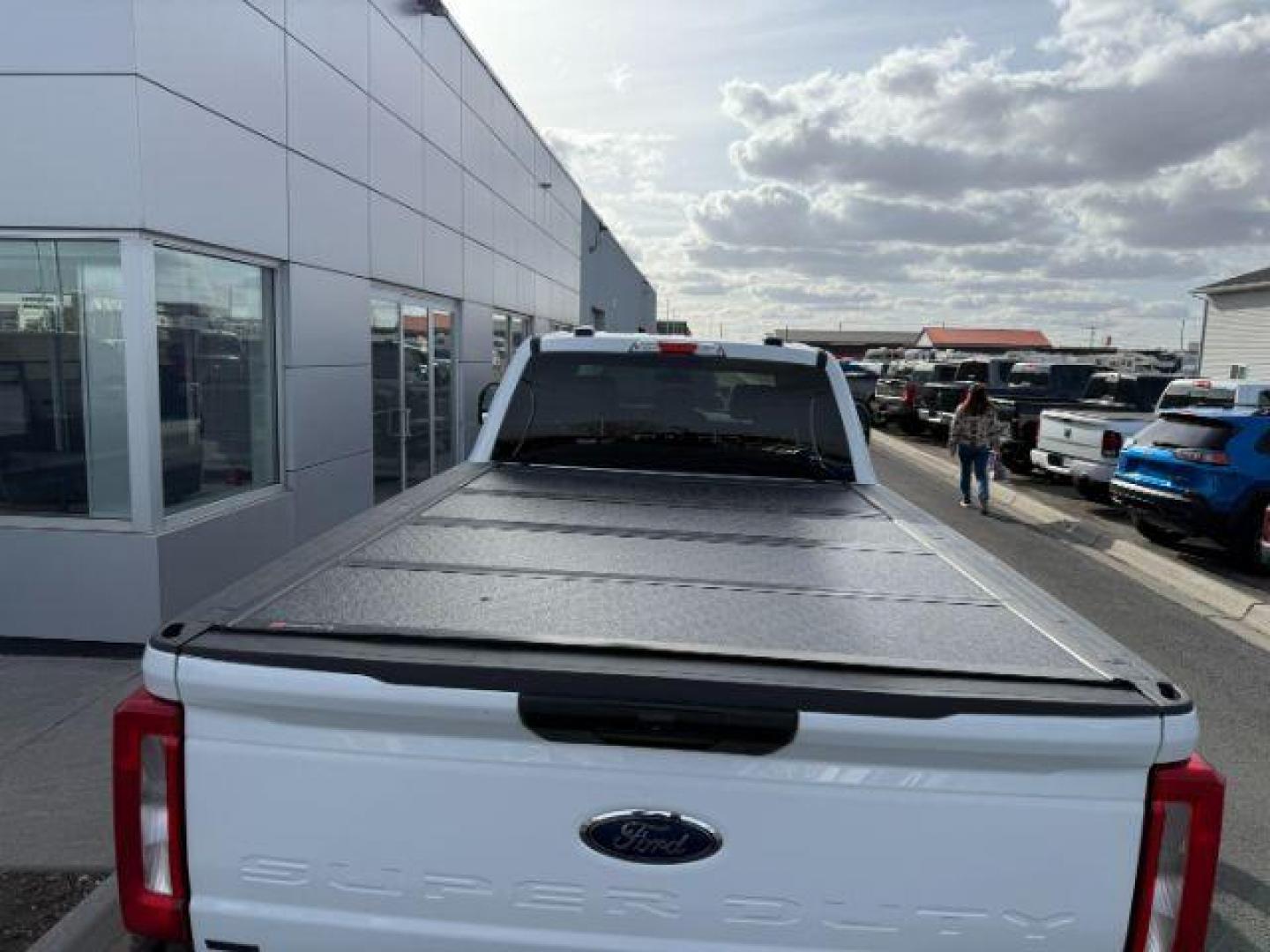 2023 Oxford White /Medium Dark Slate FORD F350 XLT (1FT8W3BN9PE) with an 7.3L V-8 DEVCT variable valve control engine, AUTOMATIC transmission, located at 1235 N Woodruff Ave., Idaho Falls, 83401, (208) 523-1053, 43.507172, -112.000488 - At Timberline Auto, finding a great deal on your next vehicle is always easy! Our experienced sales staff's goal is to help find you the right vehicle at the right price! Our knowledgeable finance department has options for almost any credit score. We offer extended service contract options to prote - Photo#3