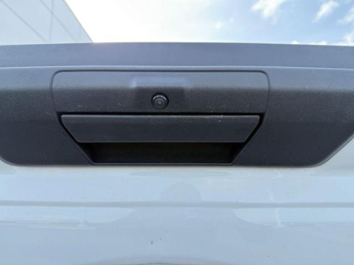 2023 Oxford White /Medium Dark Slate FORD F350 XLT (1FT8W3BN9PE) with an 7.3L V-8 DEVCT variable valve control engine, AUTOMATIC transmission, located at 1235 N Woodruff Ave., Idaho Falls, 83401, (208) 523-1053, 43.507172, -112.000488 - At Timberline Auto, finding a great deal on your next vehicle is always easy! Our experienced sales staff's goal is to help find you the right vehicle at the right price! Our knowledgeable finance department has options for almost any credit score. We offer extended service contract options to prote - Photo#4