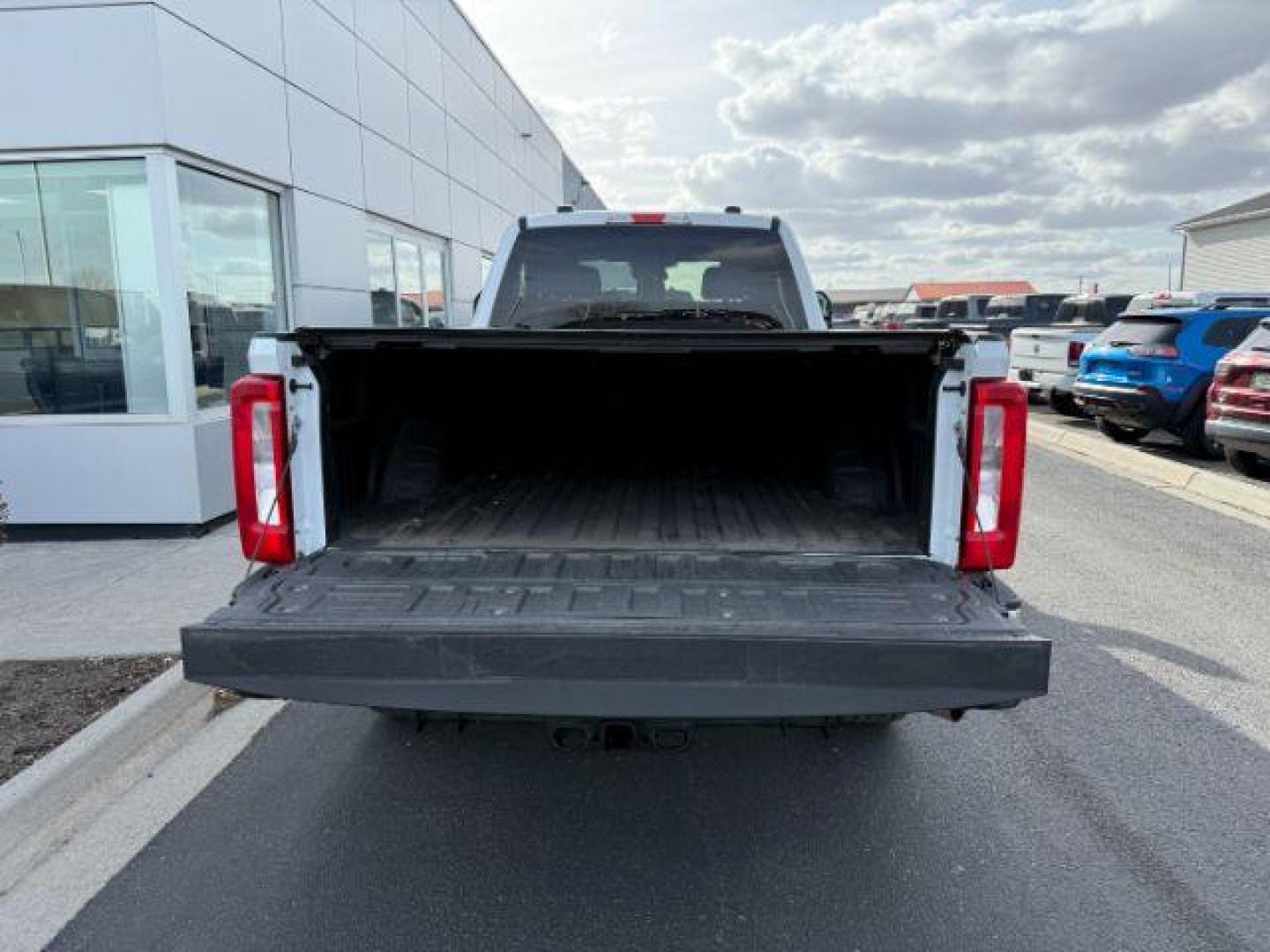 2023 Oxford White /Medium Dark Slate FORD F350 XLT (1FT8W3BN9PE) with an 7.3L V-8 DEVCT variable valve control engine, AUTOMATIC transmission, located at 1235 N Woodruff Ave., Idaho Falls, 83401, (208) 523-1053, 43.507172, -112.000488 - At Timberline Auto, finding a great deal on your next vehicle is always easy! Our experienced sales staff's goal is to help find you the right vehicle at the right price! Our knowledgeable finance department has options for almost any credit score. We offer extended service contract options to prote - Photo#5