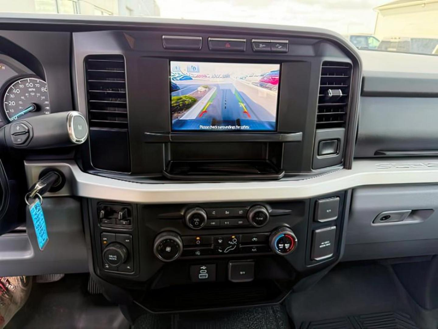 2023 Oxford White /Medium Dark Slate FORD F350 XLT (1FT8W3BN9PE) with an 7.3L V-8 DEVCT variable valve control engine, AUTOMATIC transmission, located at 1235 N Woodruff Ave., Idaho Falls, 83401, (208) 523-1053, 43.507172, -112.000488 - At Timberline Auto, finding a great deal on your next vehicle is always easy! Our experienced sales staff's goal is to help find you the right vehicle at the right price! Our knowledgeable finance department has options for almost any credit score. We offer extended service contract options to prote - Photo#15
