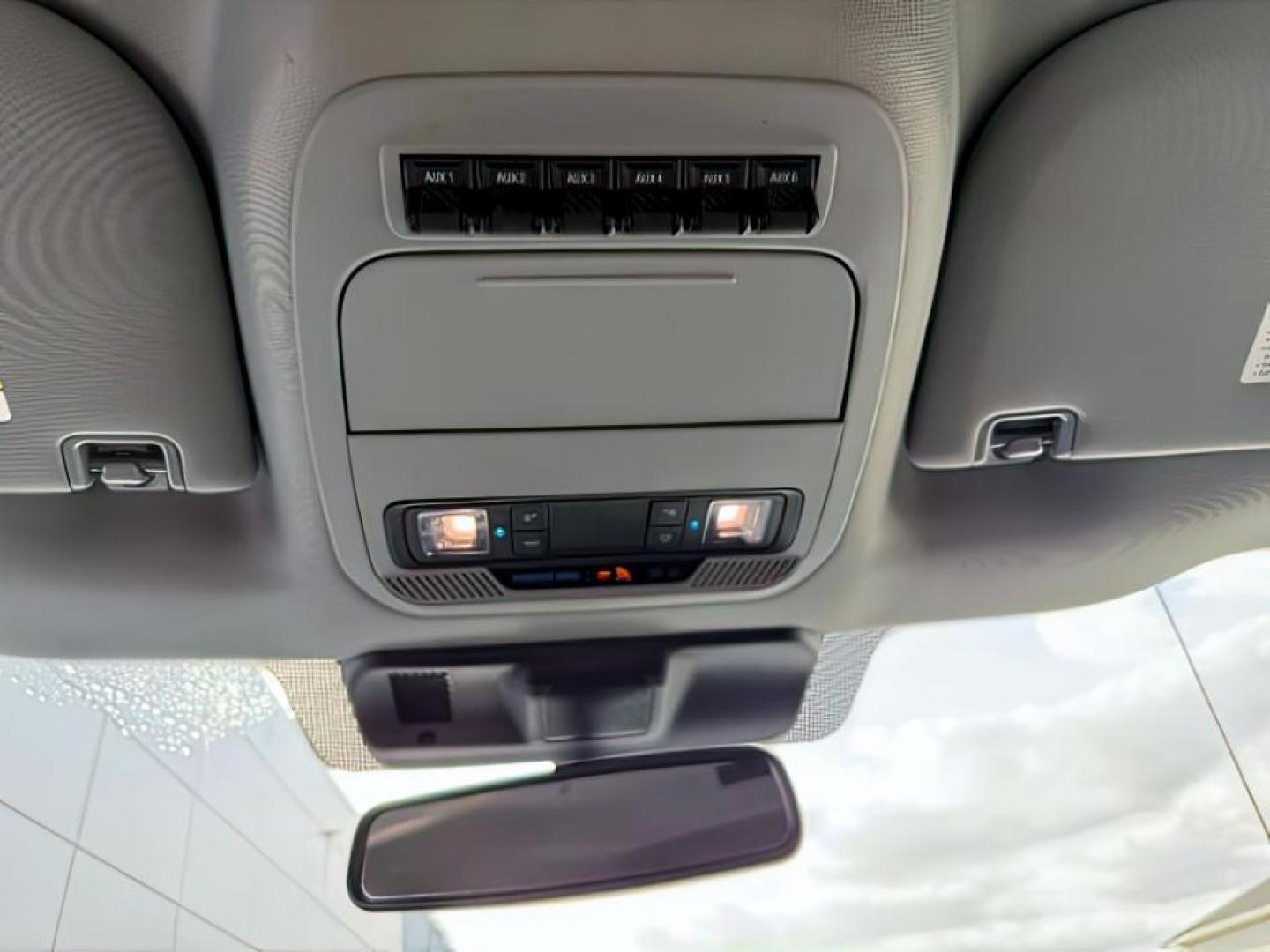 2023 Oxford White /Medium Dark Slate FORD F350 XLT (1FT8W3BN9PE) with an 7.3L V-8 DEVCT variable valve control engine, AUTOMATIC transmission, located at 1235 N Woodruff Ave., Idaho Falls, 83401, (208) 523-1053, 43.507172, -112.000488 - At Timberline Auto, finding a great deal on your next vehicle is always easy! Our experienced sales staff's goal is to help find you the right vehicle at the right price! Our knowledgeable finance department has options for almost any credit score. We offer extended service contract options to prote - Photo#17