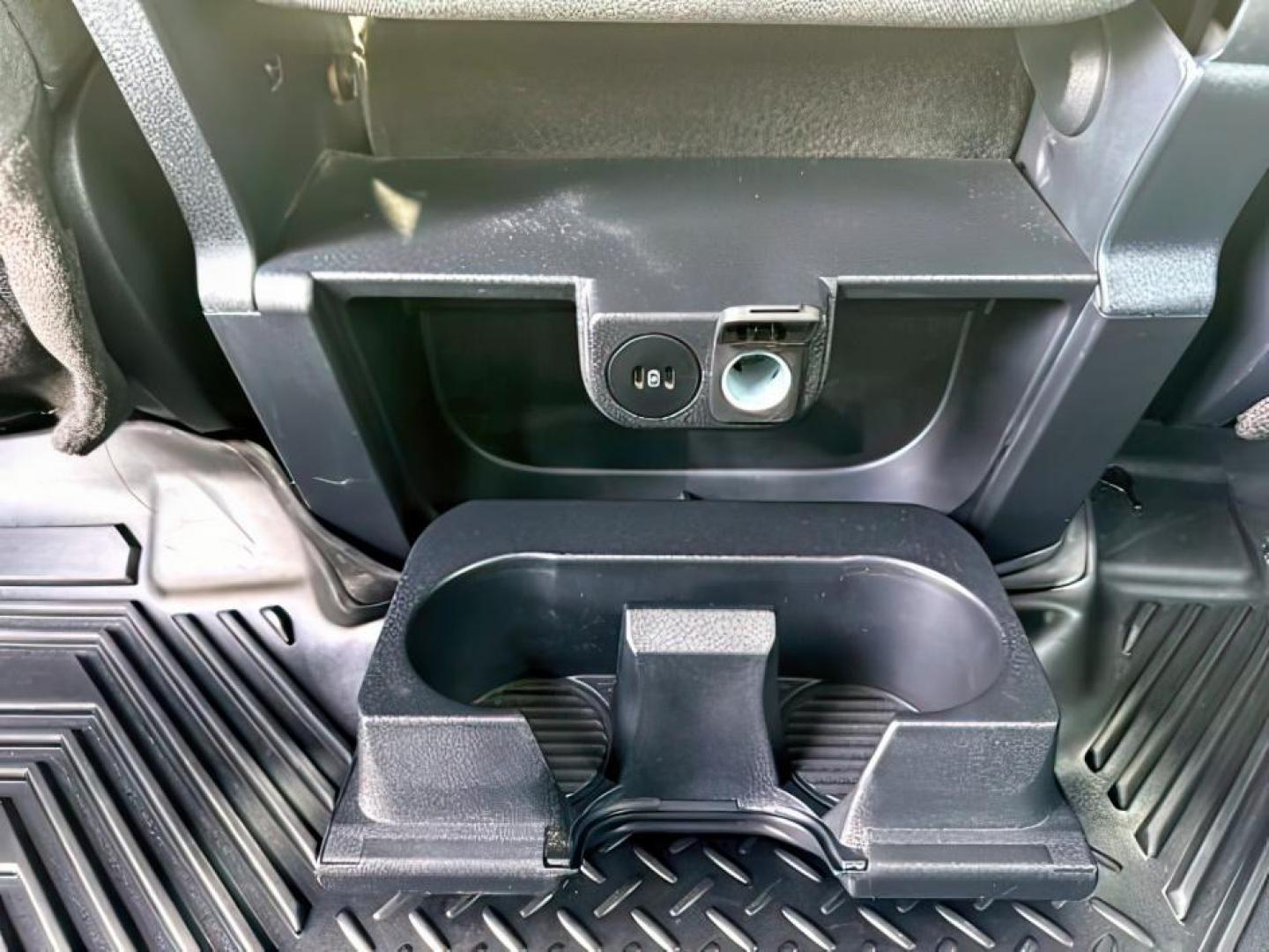 2023 Oxford White /Medium Dark Slate FORD F350 XLT (1FT8W3BN9PE) with an 7.3L V-8 DEVCT variable valve control engine, AUTOMATIC transmission, located at 1235 N Woodruff Ave., Idaho Falls, 83401, (208) 523-1053, 43.507172, -112.000488 - At Timberline Auto, finding a great deal on your next vehicle is always easy! Our experienced sales staff's goal is to help find you the right vehicle at the right price! Our knowledgeable finance department has options for almost any credit score. We offer extended service contract options to prote - Photo#18