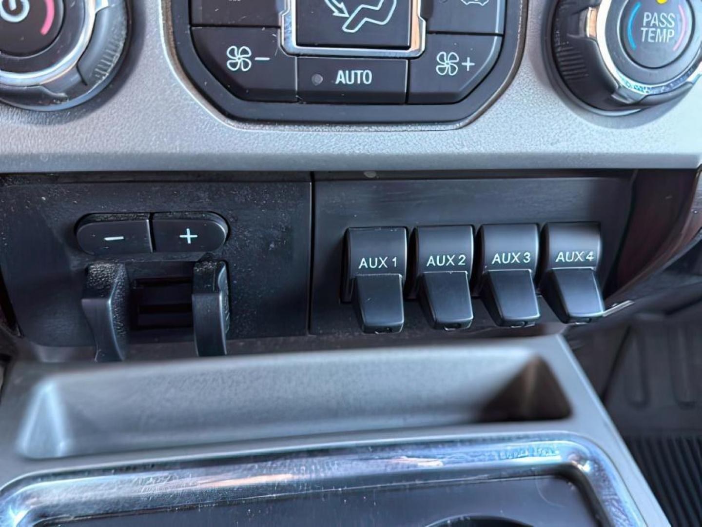 2016 GRAY /Black FORD F350 LARIAT (1FT8W3B62GE) with an 6.2 engine, AUTOMATIC transmission, located at 1235 N Woodruff Ave., Idaho Falls, 83401, (208) 523-1053, 43.507172, -112.000488 - At Timberline Auto, finding a great deal on your next vehicle is always easy! Our experienced sales staff's goal is to help find you the right vehicle at the right price! Our knowledgeable finance department has options for almost any credit score. We offer extended service contract options to prote - Photo#20