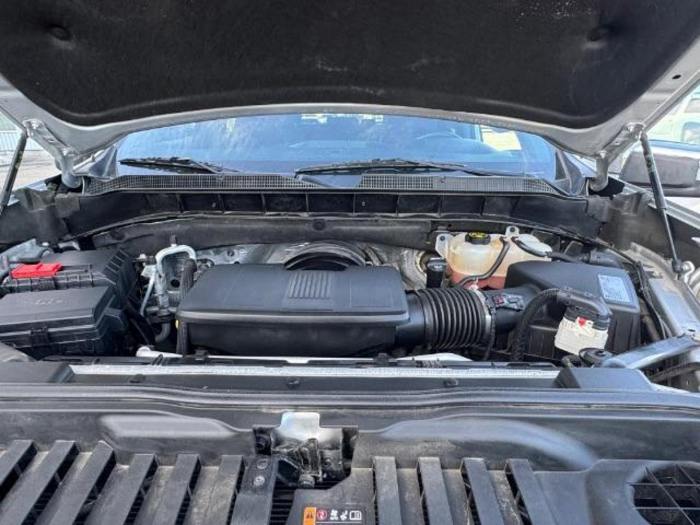 2020 SILVER /BLACK Chevrolet Silverado 1500 4WD Crew Cab Standard Bed LT (1GCUYDED5LZ) with an 5.3 engine, AUTO transmission, located at 1235 N Woodruff Ave., Idaho Falls, 83401, (208) 523-1053, 43.507172, -112.000488 - Photo#12
