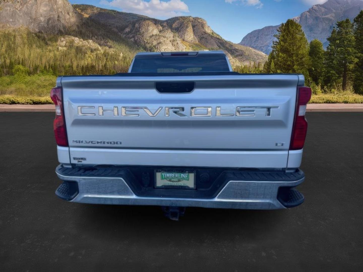 2020 SILVER /BLACK Chevrolet Silverado 1500 4WD Crew Cab Standard Bed LT (1GCUYDED5LZ) with an 5.3 engine, AUTO transmission, located at 1235 N Woodruff Ave., Idaho Falls, 83401, (208) 523-1053, 43.507172, -112.000488 - Photo#3