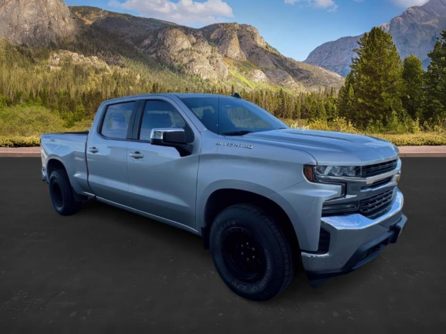 2020 SILVER /BLACK Chevrolet Silverado 1500 4WD Crew Cab Standard Bed LT (1GCUYDED5LZ) with an 5.3 engine, AUTO transmission, located at 1235 N Woodruff Ave., Idaho Falls, 83401, (208) 523-1053, 43.507172, -112.000488 - Photo#6