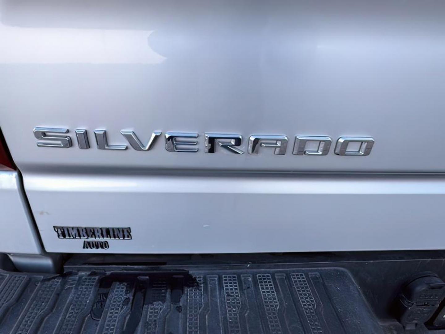 2020 SILVER /BLACK Chevrolet Silverado 1500 4WD Crew Cab Standard Bed LT (1GCUYDED5LZ) with an 5.3 engine, AUTO transmission, located at 1235 N Woodruff Ave., Idaho Falls, 83401, (208) 523-1053, 43.507172, -112.000488 - Photo#9