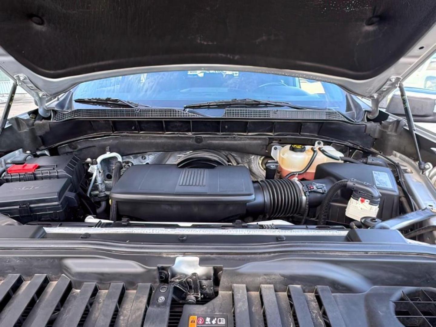 2020 SILVER /BLACK Chevrolet Silverado 1500 4WD Crew Cab Standard Bed LT (1GCUYDED5LZ) with an 5.3 engine, AUTO transmission, located at 1235 N Woodruff Ave., Idaho Falls, 83401, (208) 523-1053, 43.507172, -112.000488 - Photo#12