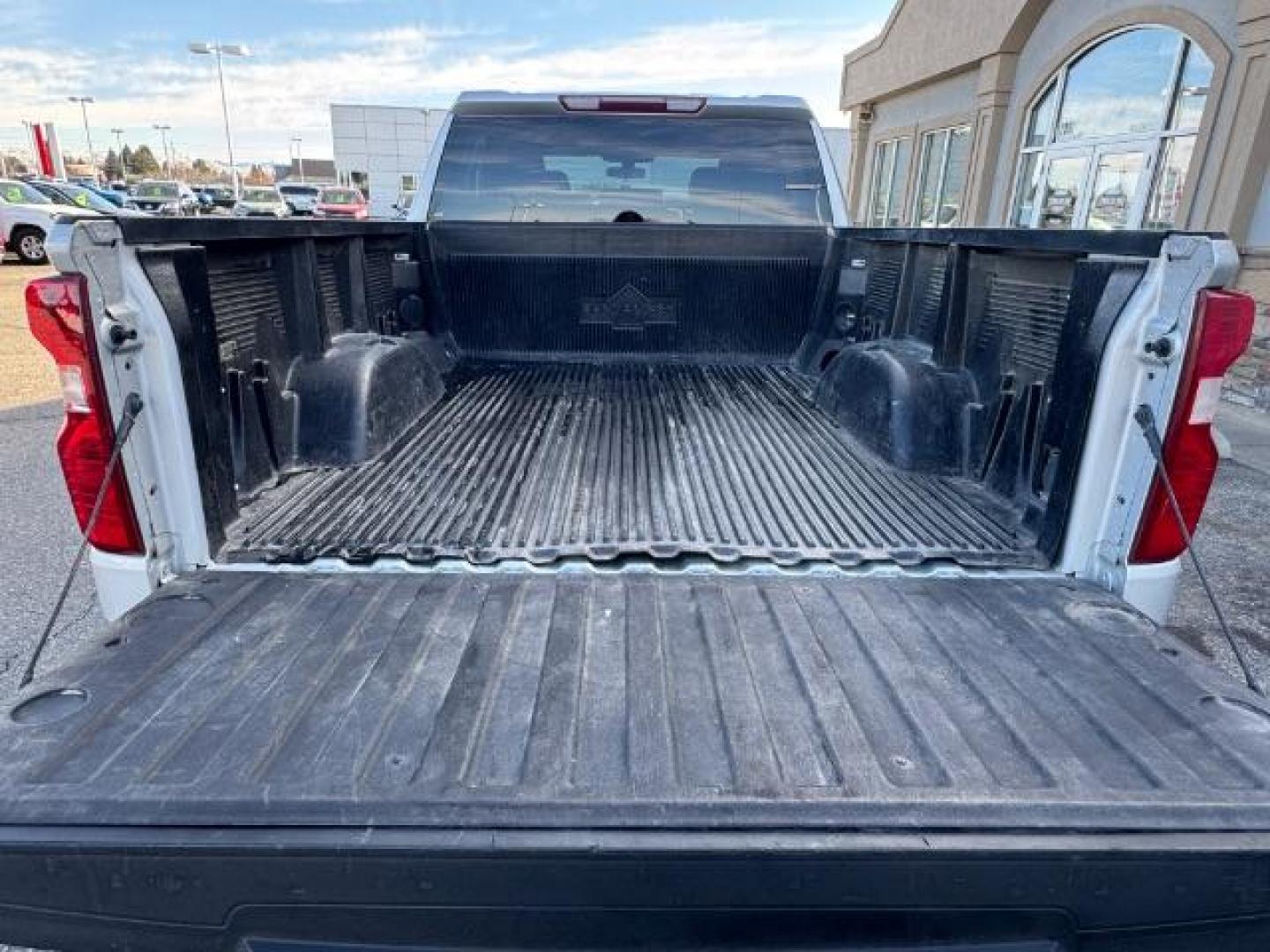 2020 SILVER /BLACK Chevrolet Silverado 1500 4WD Crew Cab Standard Bed LT (1GCUYDED5LZ) with an 5.3 engine, AUTO transmission, located at 1235 N Woodruff Ave., Idaho Falls, 83401, (208) 523-1053, 43.507172, -112.000488 - Photo#13