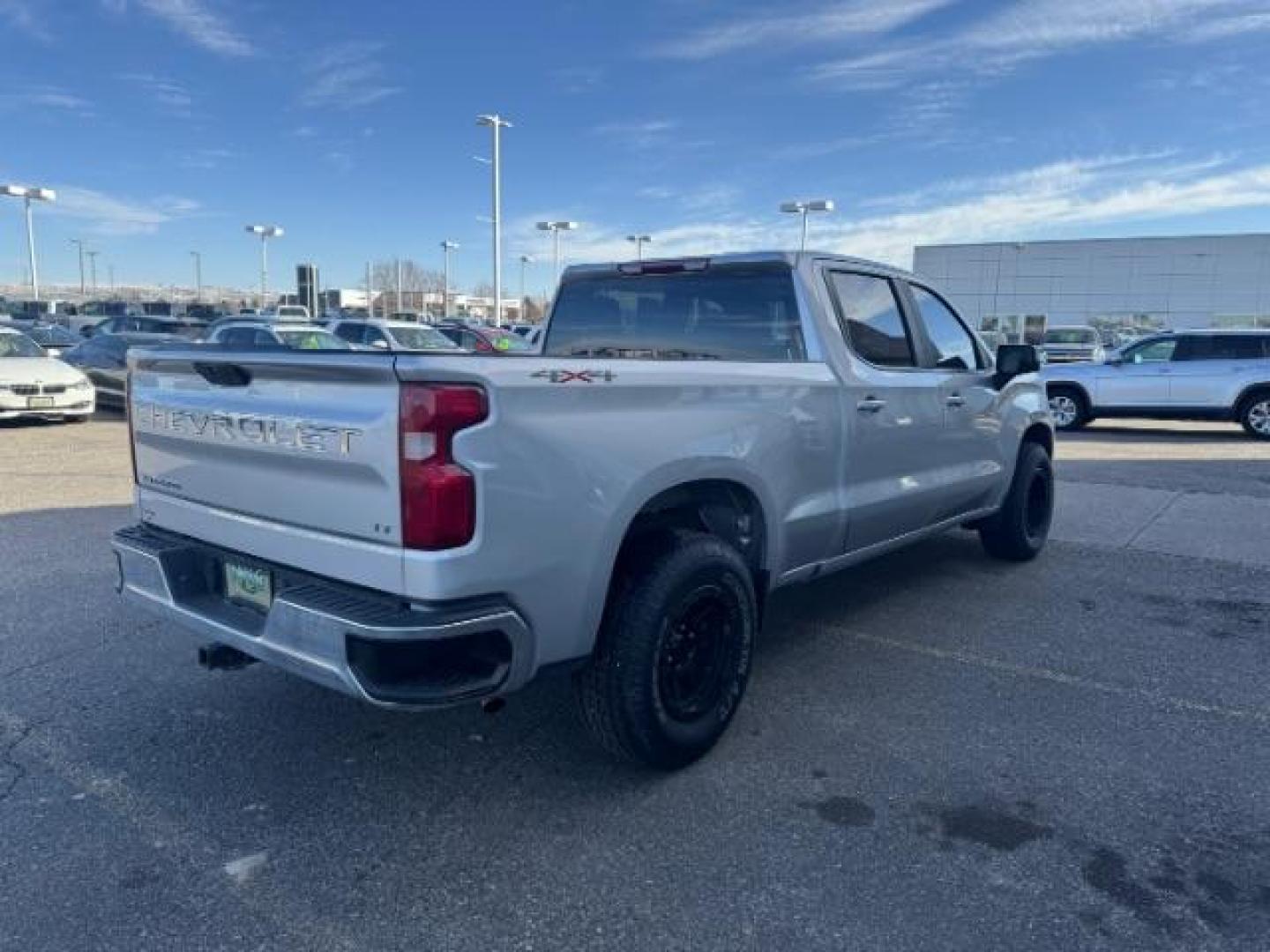 2020 SILVER /BLACK Chevrolet Silverado 1500 4WD Crew Cab Standard Bed LT (1GCUYDED5LZ) with an 5.3 engine, AUTO transmission, located at 1235 N Woodruff Ave., Idaho Falls, 83401, (208) 523-1053, 43.507172, -112.000488 - Photo#5