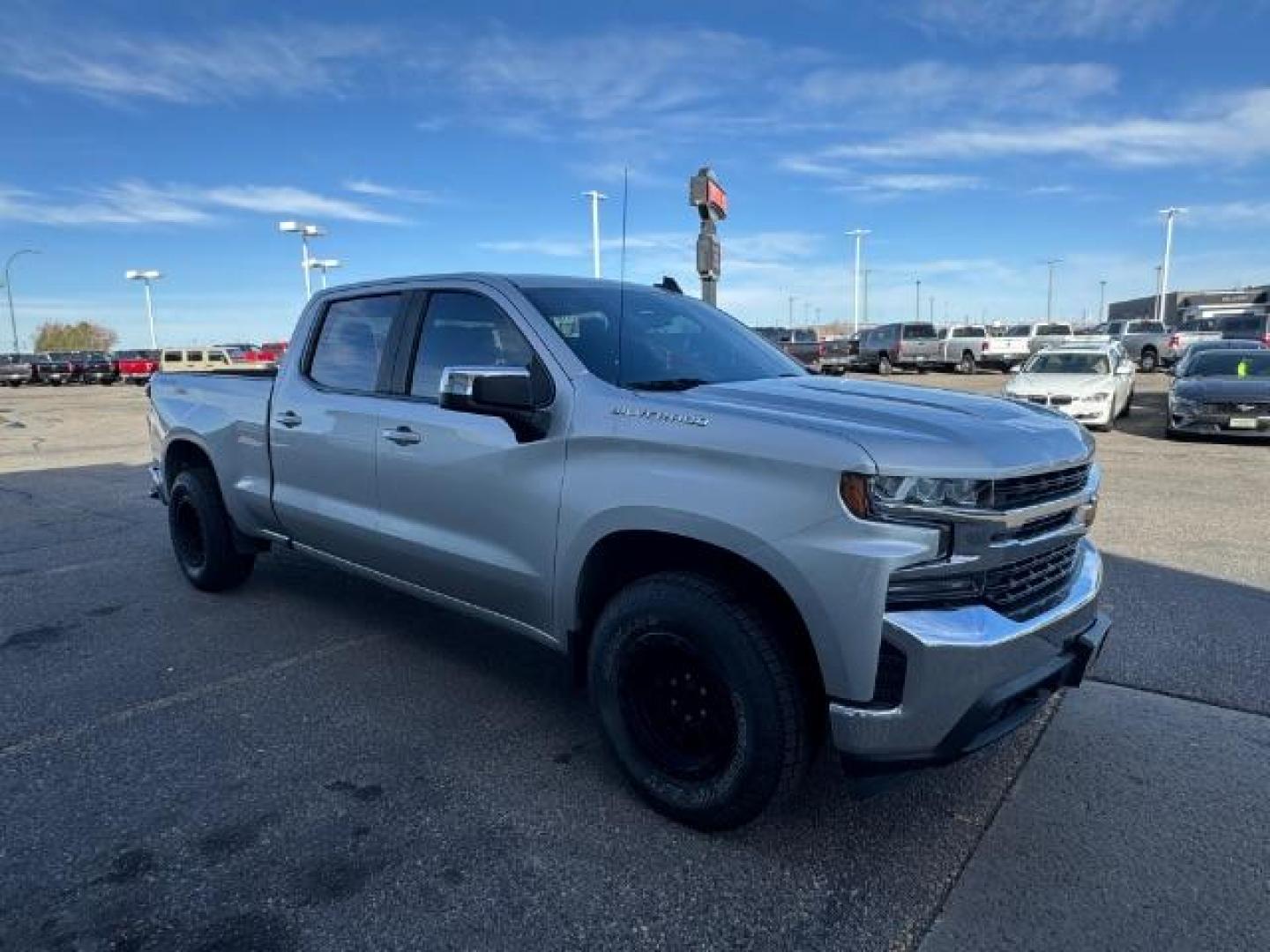 2020 SILVER /BLACK Chevrolet Silverado 1500 4WD Crew Cab Standard Bed LT (1GCUYDED5LZ) with an 5.3 engine, AUTO transmission, located at 1235 N Woodruff Ave., Idaho Falls, 83401, (208) 523-1053, 43.507172, -112.000488 - Photo#6