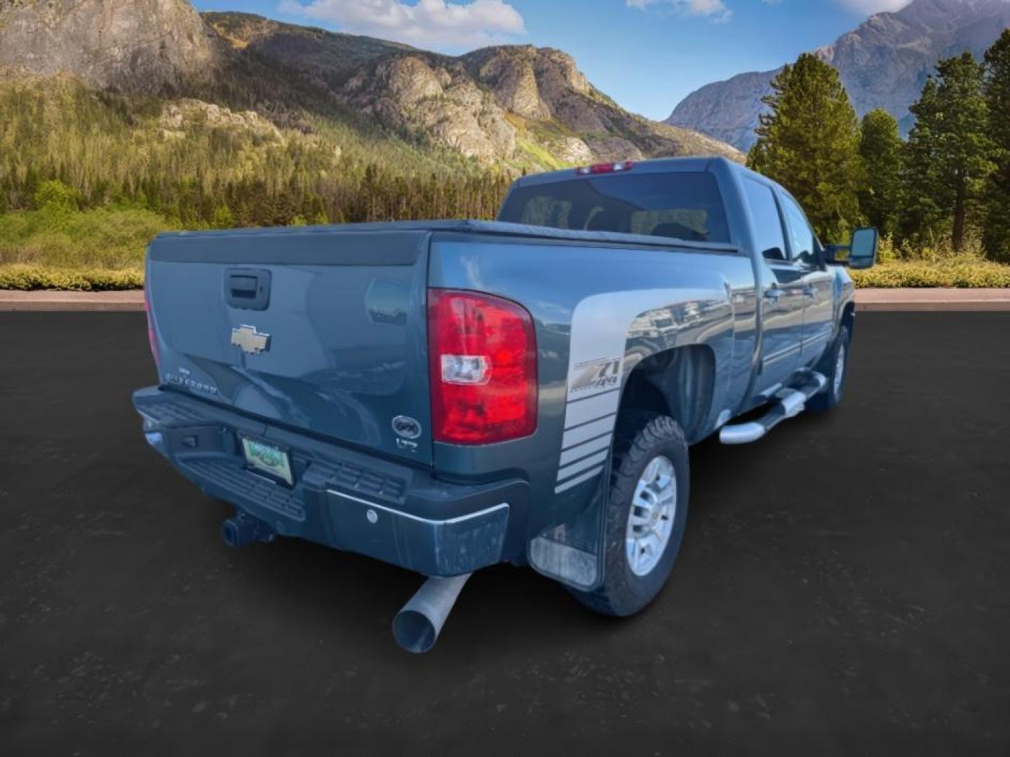 2009 BLUE /LEATHER CHEVY 2500 LTZ (1GCHK43619F) with an 6.6 engine, AUTOMATIC transmission, located at 1235 N Woodruff Ave., Idaho Falls, 83401, (208) 523-1053, 43.507172, -112.000488 - Photo#3