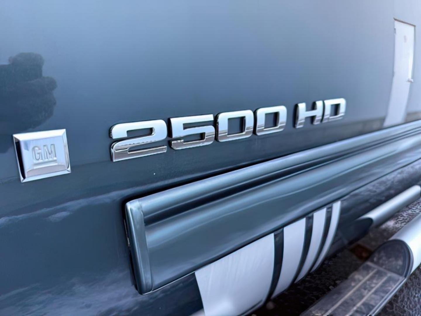2009 BLUE /LEATHER CHEVY 2500 LTZ (1GCHK43619F) with an 6.6 engine, AUTOMATIC transmission, located at 1235 N Woodruff Ave., Idaho Falls, 83401, (208) 523-1053, 43.507172, -112.000488 - Photo#10