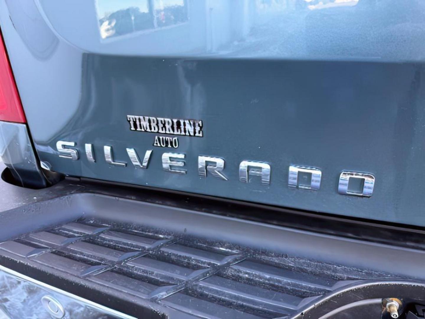 2009 BLUE /LEATHER CHEVY 2500 LTZ (1GCHK43619F) with an 6.6 engine, AUTOMATIC transmission, located at 1235 N Woodruff Ave., Idaho Falls, 83401, (208) 523-1053, 43.507172, -112.000488 - Photo#13