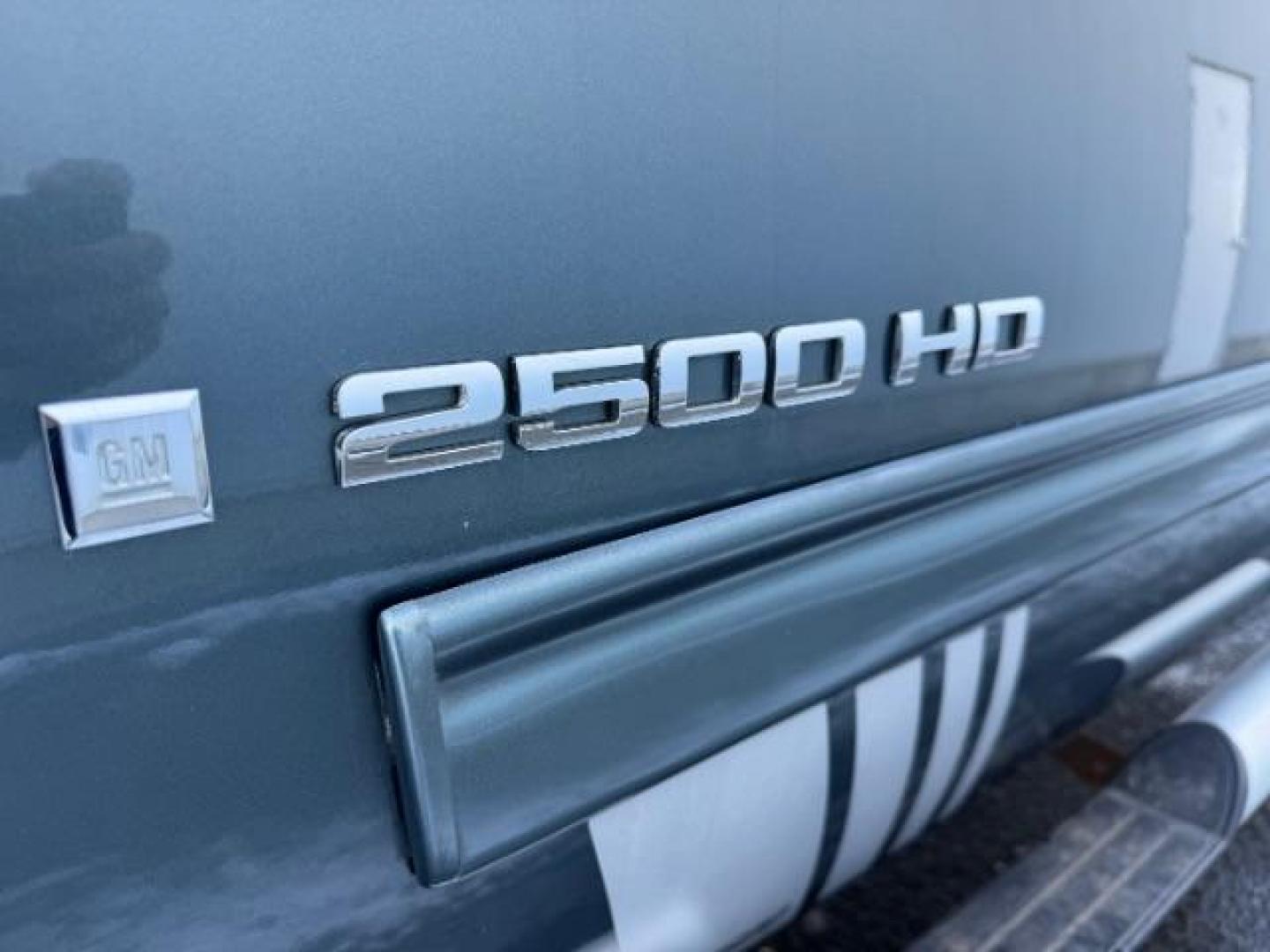 2009 BLUE /LEATHER CHEVY 2500 LTZ (1GCHK43619F) with an 6.6 engine, AUTOMATIC transmission, located at 1235 N Woodruff Ave., Idaho Falls, 83401, (208) 523-1053, 43.507172, -112.000488 - Photo#10